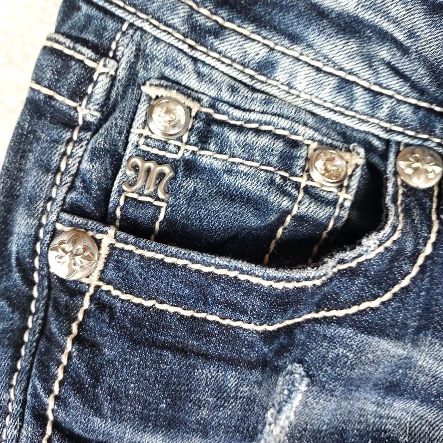 Miss Me Miss Me Jeans Cropped Distressed Denim 30x14.5 Blue Medium Wash Rhinestone 5-Pocket Zip Womens Regular 30" x 14.5" Size 30" / US 8 / IT 44 - 4 Thumbnail