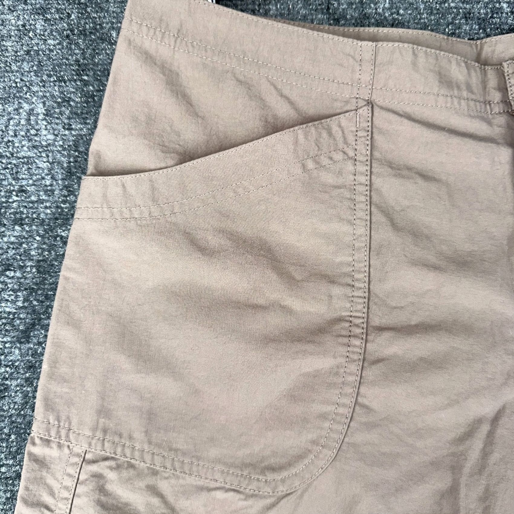 Mountain Hardwear VINTAGE Mountain Hardwear Pants Womens 8 Brown Nylon Zip Fly Pockets Logo Crop Size 30" / US 8 / IT 44 - 2 Thumbnail