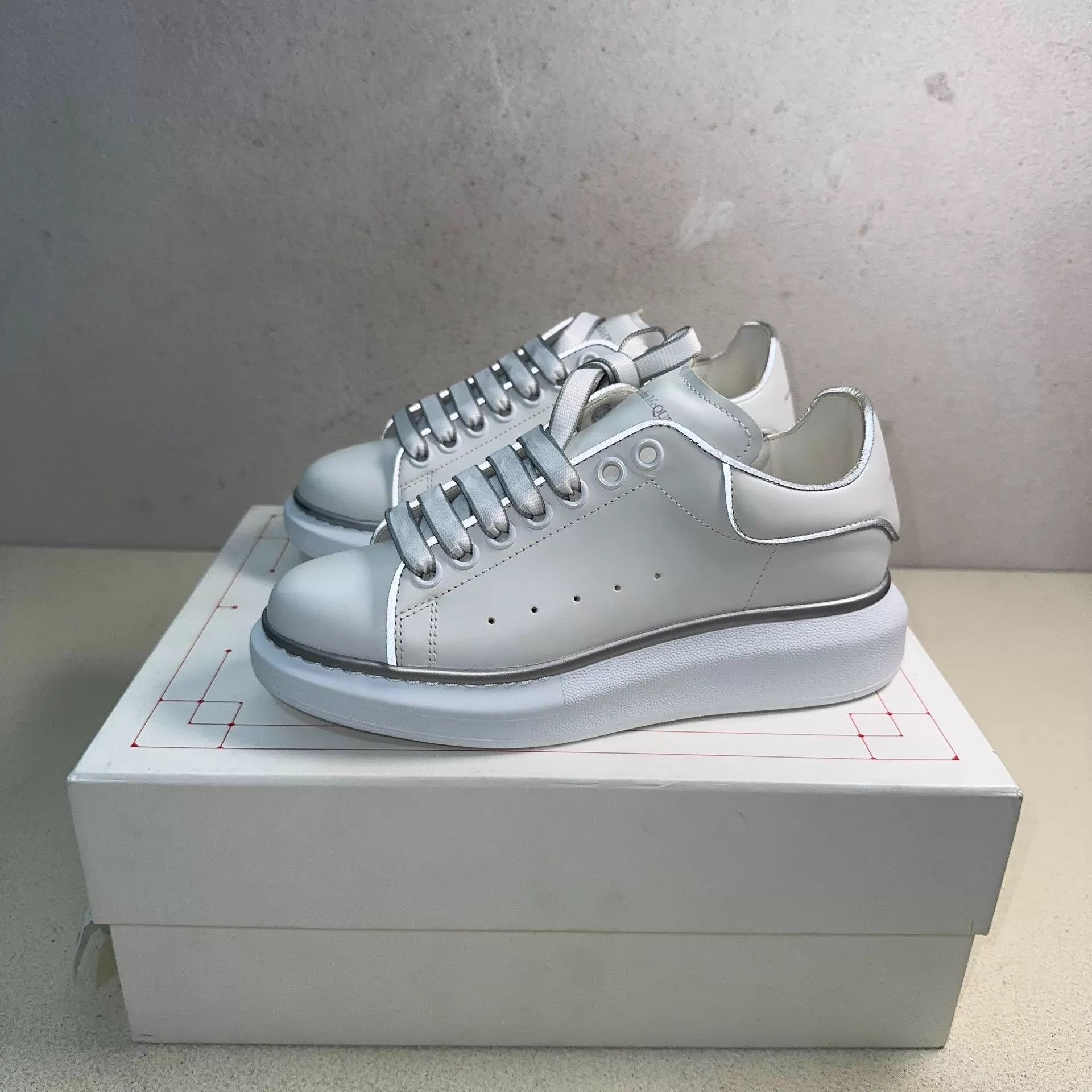 Alexander McQueen Alexander McQueen Oversize Wmns White 37 Sneaker Size US 6.5 / IT 36.5 - 1 Thumbnail