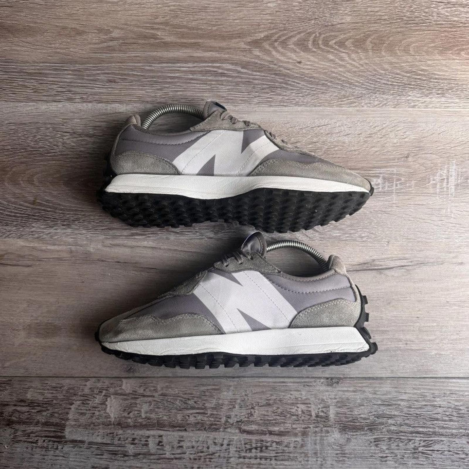 New Balance NEW BALANCE • 327 "Grey" (7.5M) Size US 7.5 / EU 40-41 - 2 Thumbnail