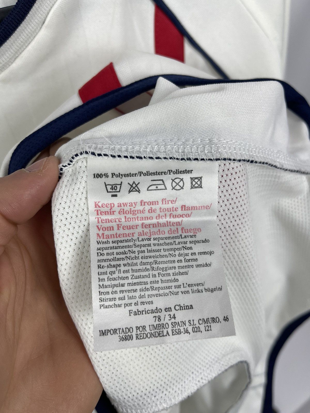 Umbro England Football Shirt Size M White Home Kit Umbro 2001 - 03 Size US M / EU 48-50 / 2 - 7 Thumbnail