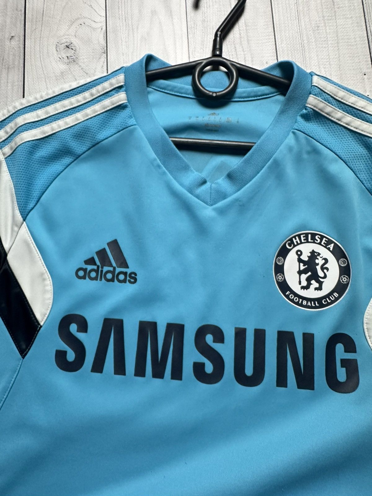 Adidas × Chelsea Soccer × Vintage Vintage adidas Chelsea soccer jersey size M blue Size US M / EU 48-50 / 2 - 5 Thumbnail
