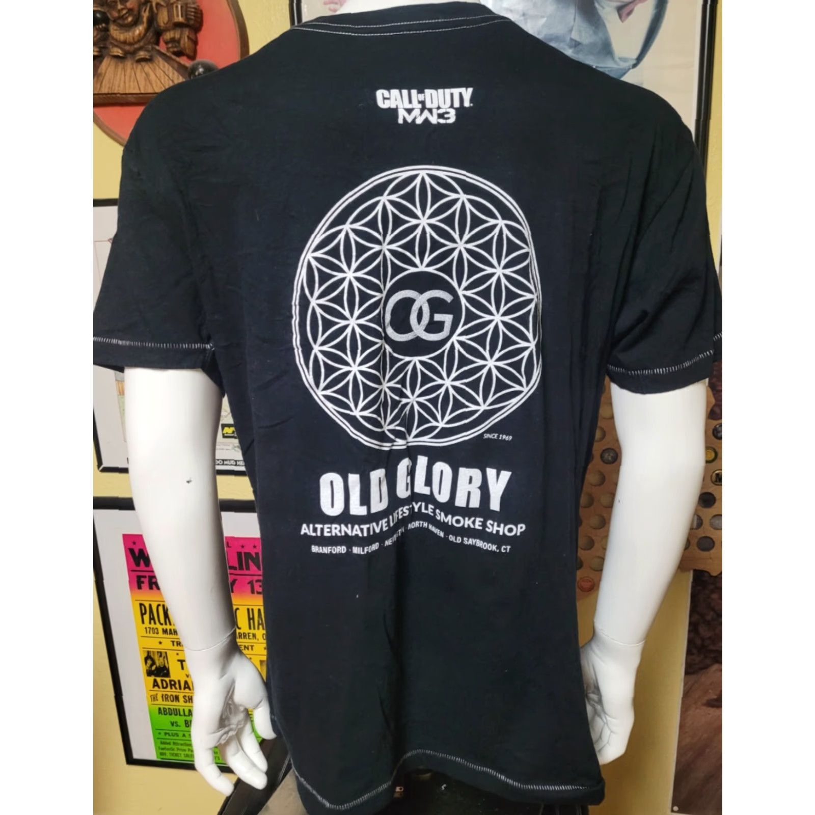 Vintage Call of Duty Modern Warfare 3 Video Game Old Glory World Tour T Shirt XL Black Men Short Sleeve Crew Neck Graphic Tee 00s Vintage? Size US XL / EU 56 / 4 - 3 Thumbnail