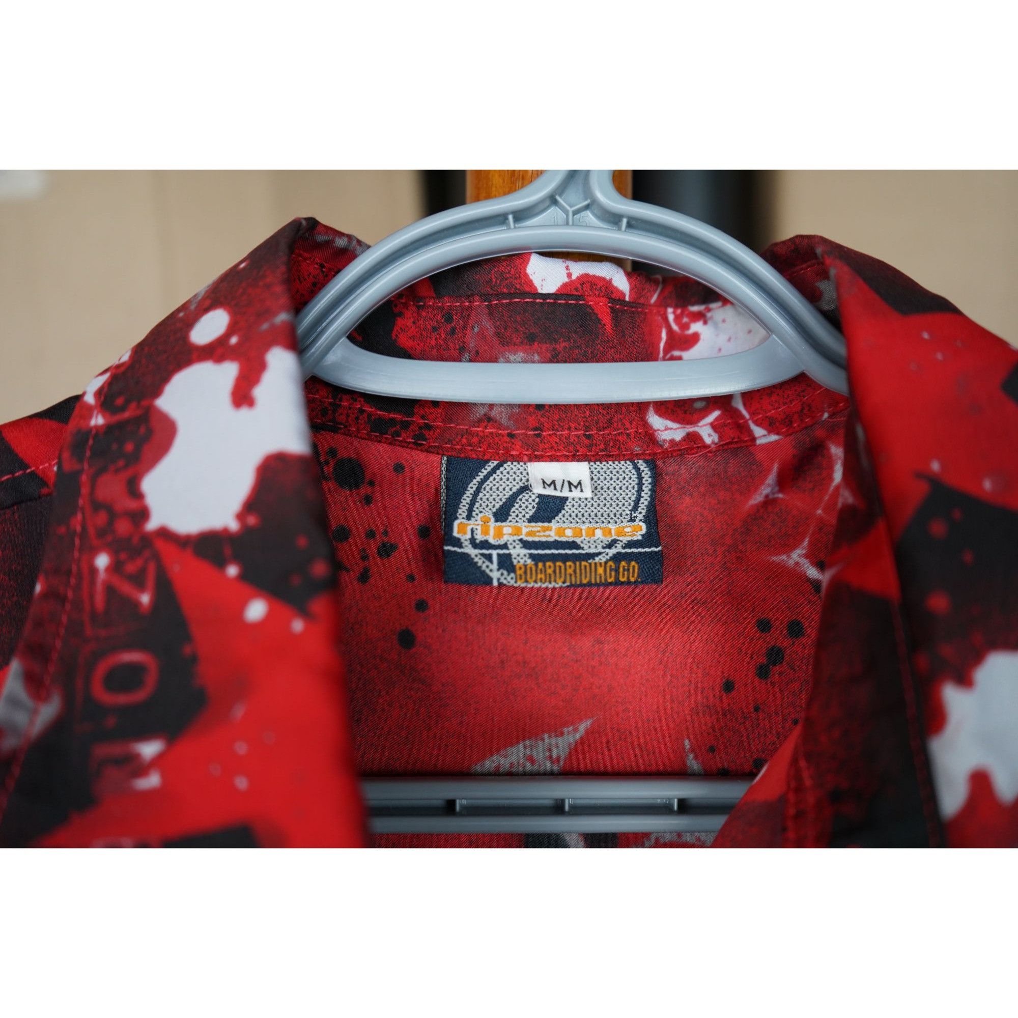 Vintage Y2K Ripzone Skull Art Red Men's M Vintage Shirt #366 Size US M / EU 48-50 / 2 - 6 Thumbnail