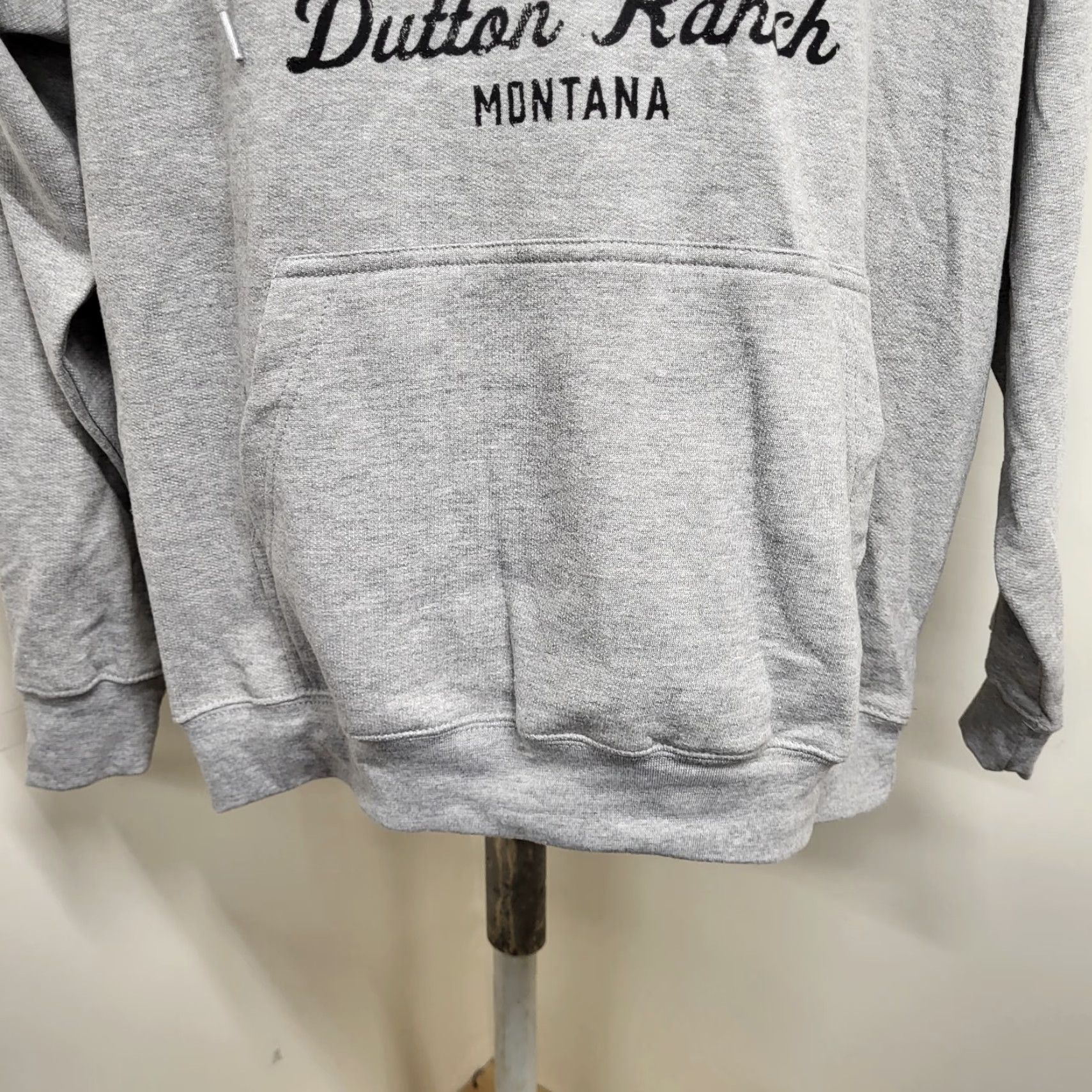 Vintage Yellowstone Dutton Ranch Men's XLARGE Light Gray Montana Hoodie Sweatshirt Size US XL / EU 56 / 4 - 5 Thumbnail
