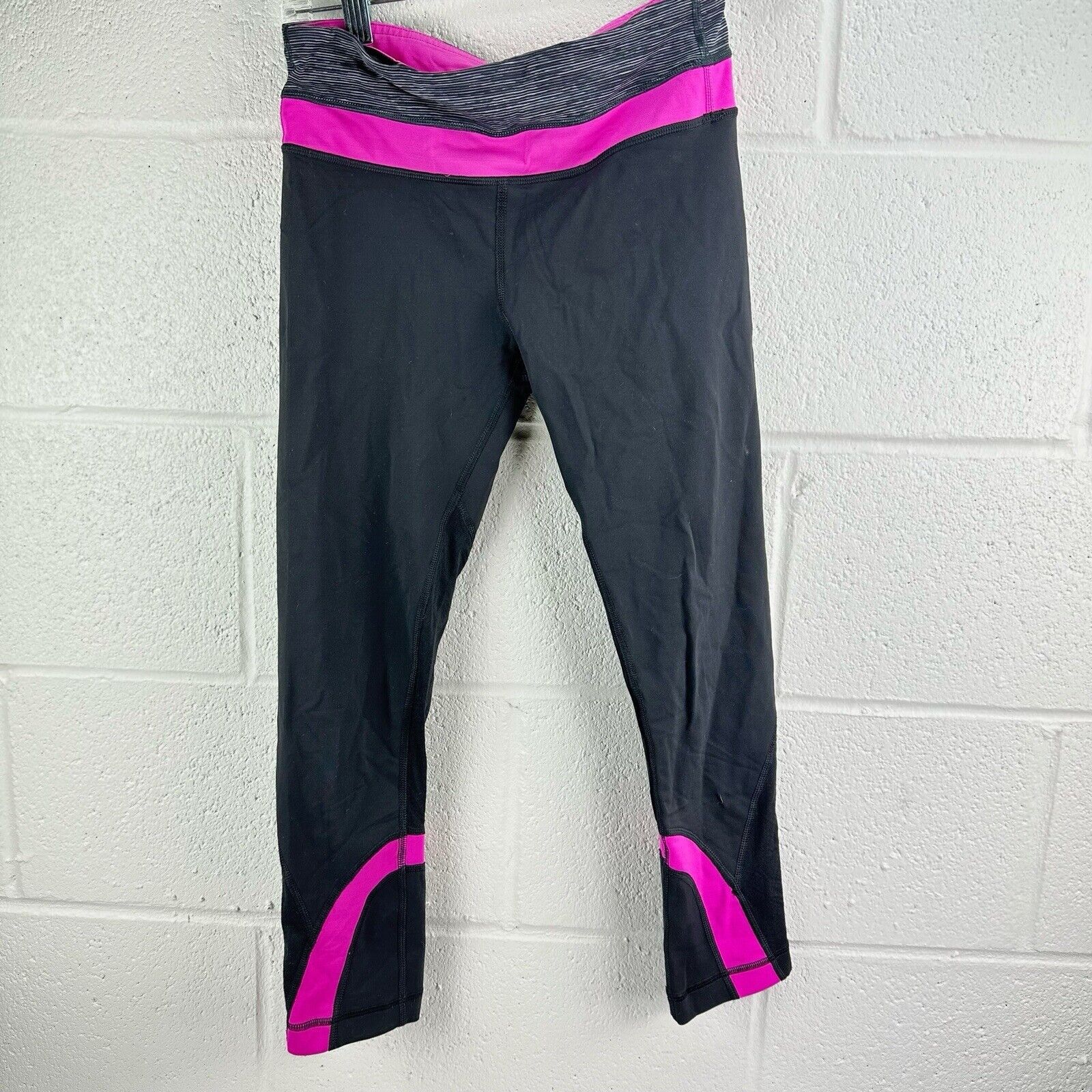 Lululemon Lululemon Run Inspire Crop II Black Paris Pink Sz 4 Leggings Size 27" / US 4 / IT 40 - 1 Thumbnail
