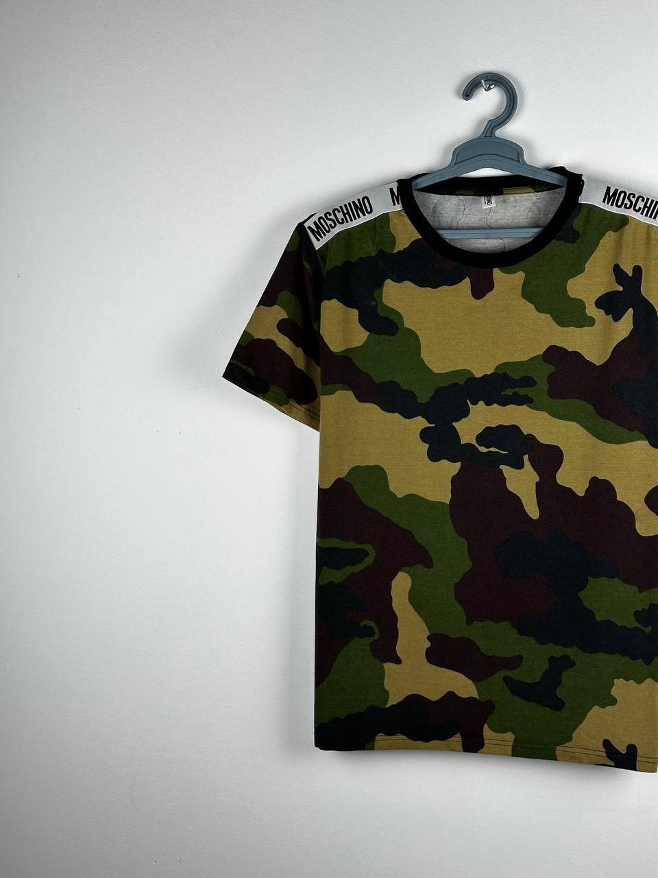 Moschino × Vintage Moschino Underwear Camo T-Shirt Size XL Size US XL / EU 56 / 4 - 2 Thumbnail