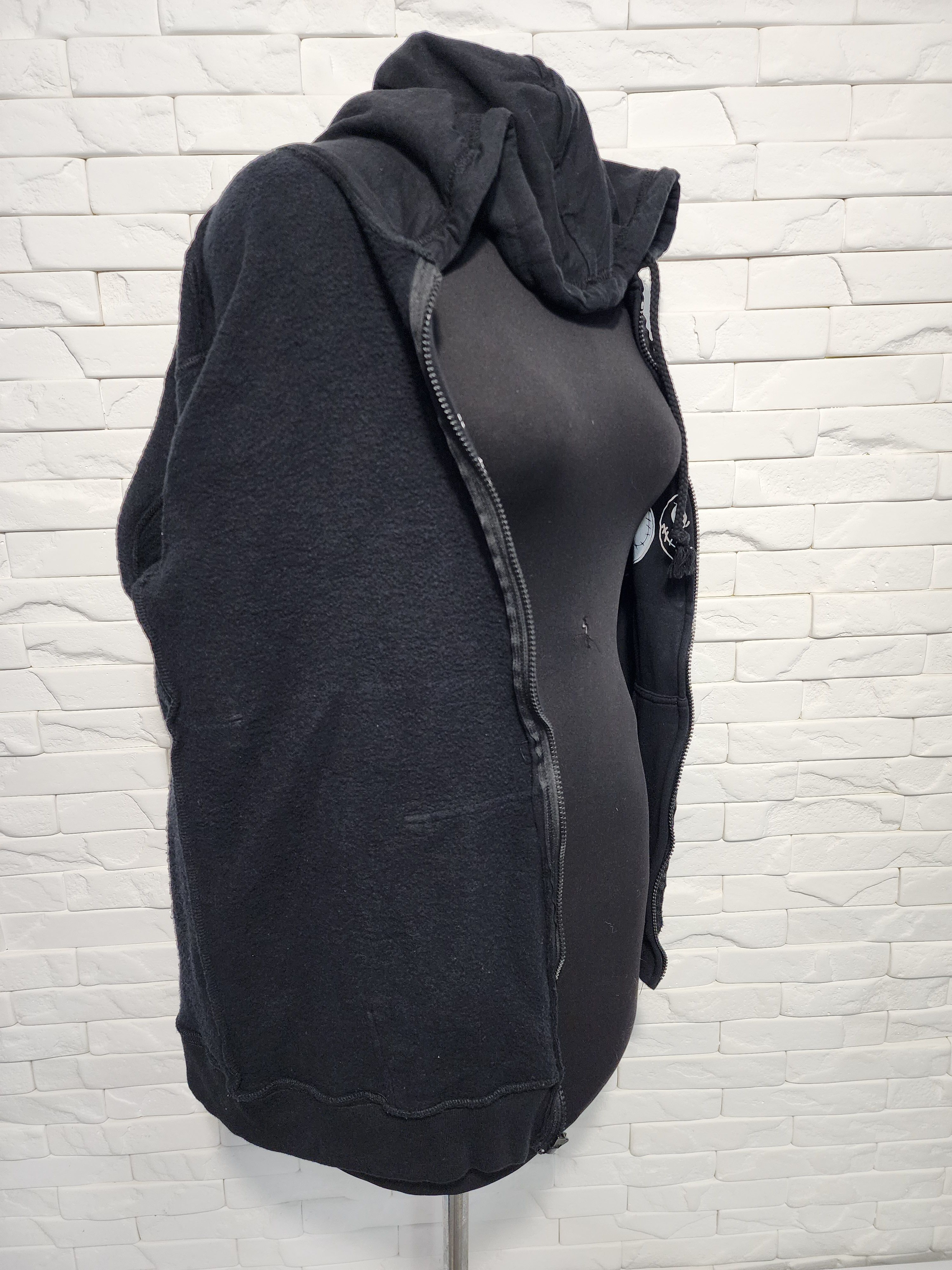 Uniqlo Black warm and comfortable men's hooded jacket. Size US L / EU 52-54 / 3 - 9 Thumbnail