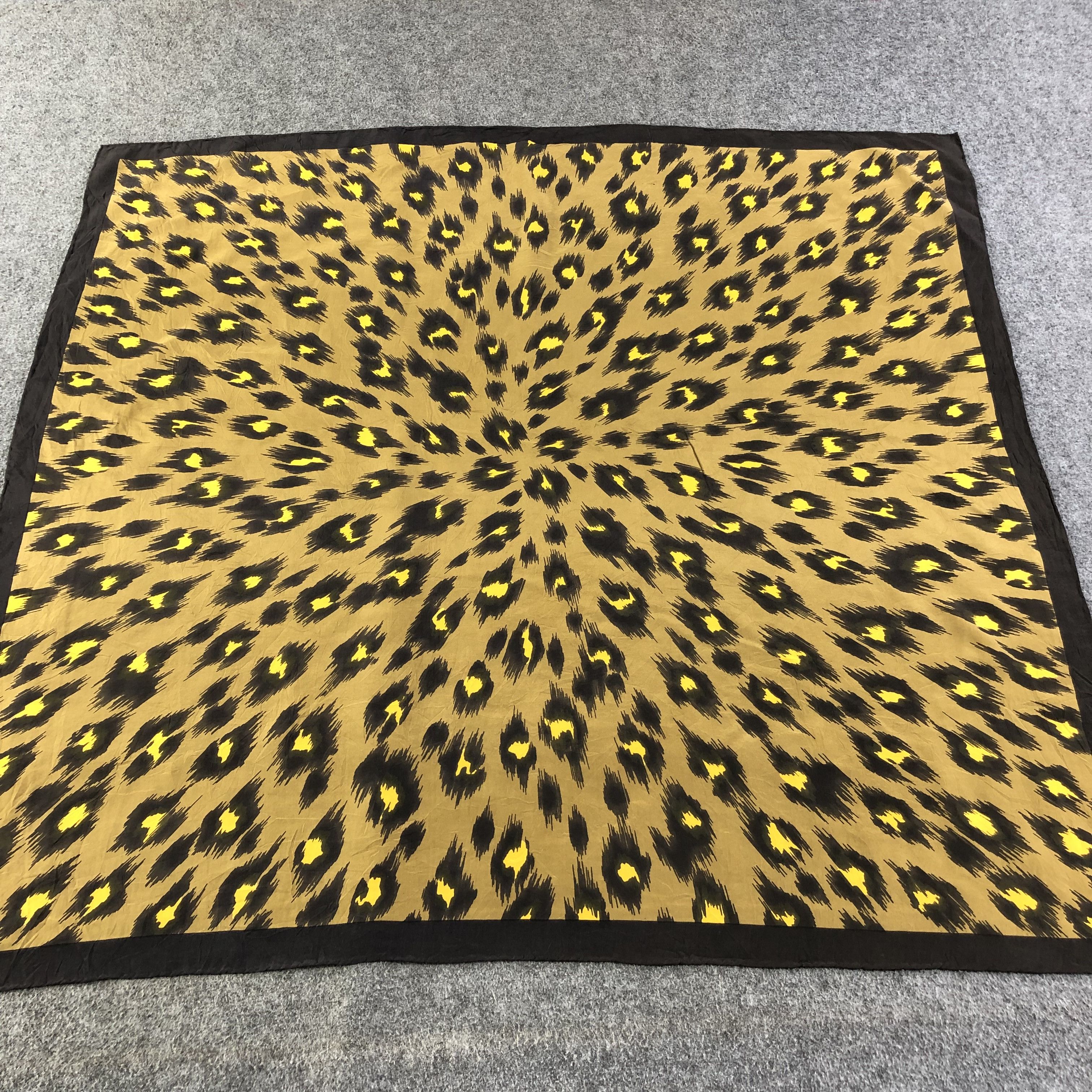 Vintage Luxury Cheetah Spots Hand Rolled Silk Scarf M823 Size ONE SIZE - 1 Thumbnail