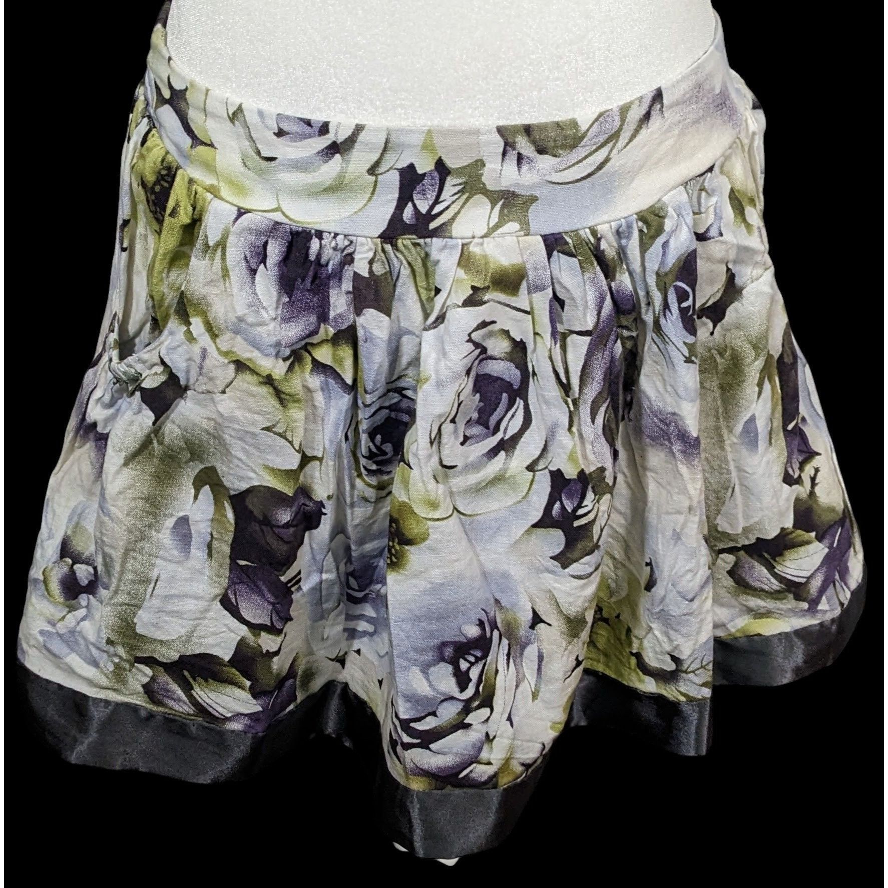 Other M Butterfly Cottagecore White And Green Floral Skirt Size 27" / US 4 / IT 40 - 1 Thumbnail