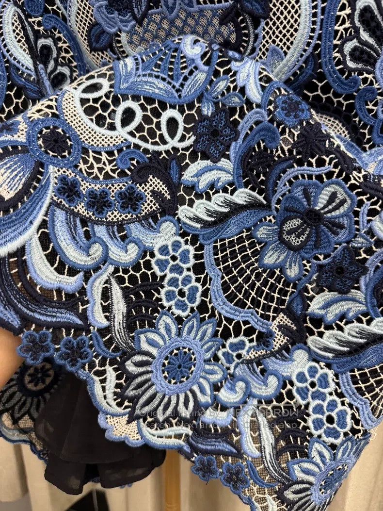 Valentino Valentino Blue lace blue and white porcelain long sleeve l Size S / US 4 / IT 40 - 6 Thumbnail