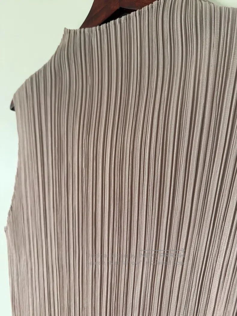 Issey Miyake Issey Miyake Light Brown Pleated Sleeveless Camisole Size XL / US 12-14 / IT 48-50 - 2 Thumbnail