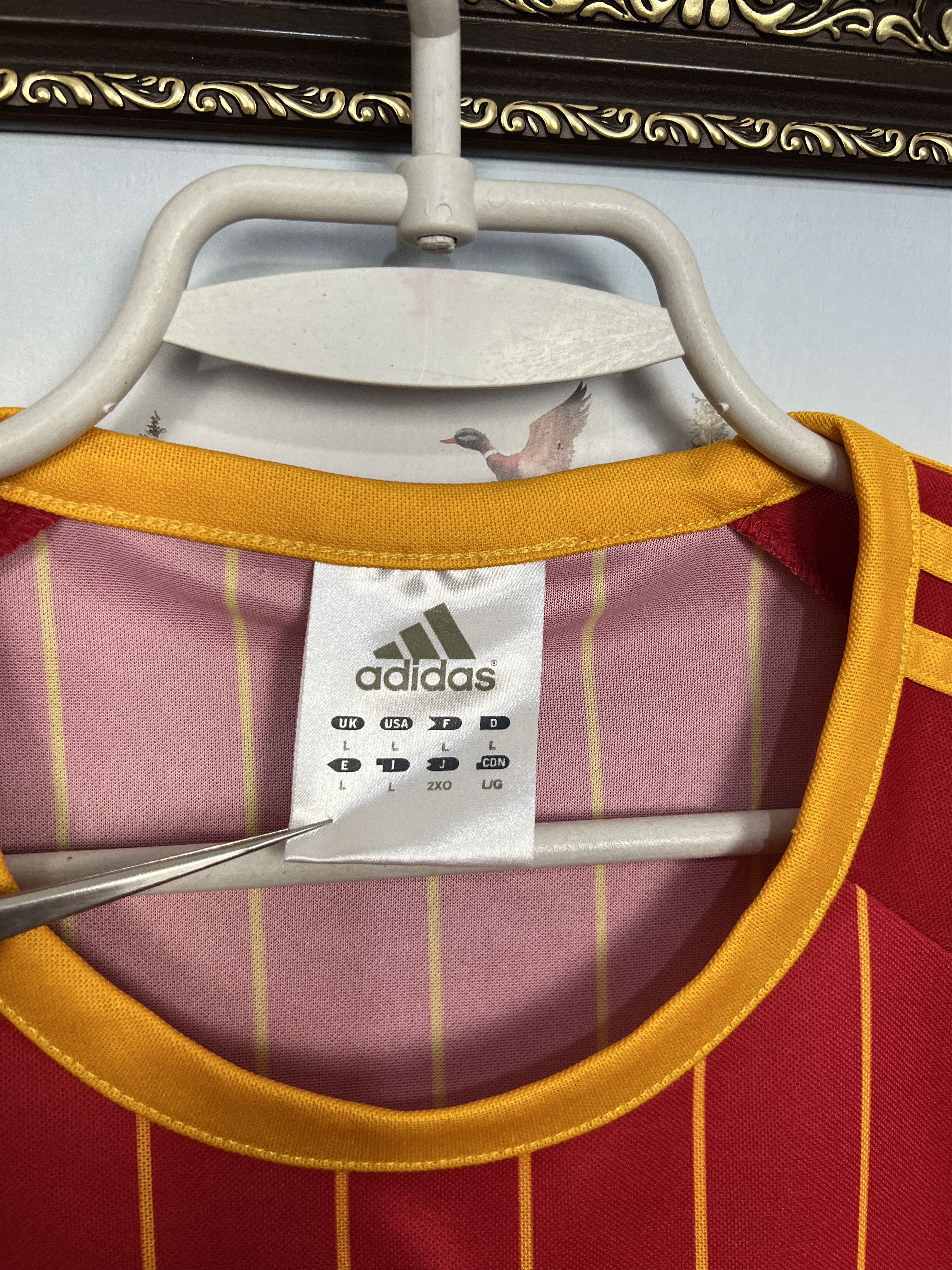 Adidas Spain Home football shirt 2005 Soccer Jersey Trikot Camiseta Size US L / EU 52-54 / 3 - 8 Thumbnail