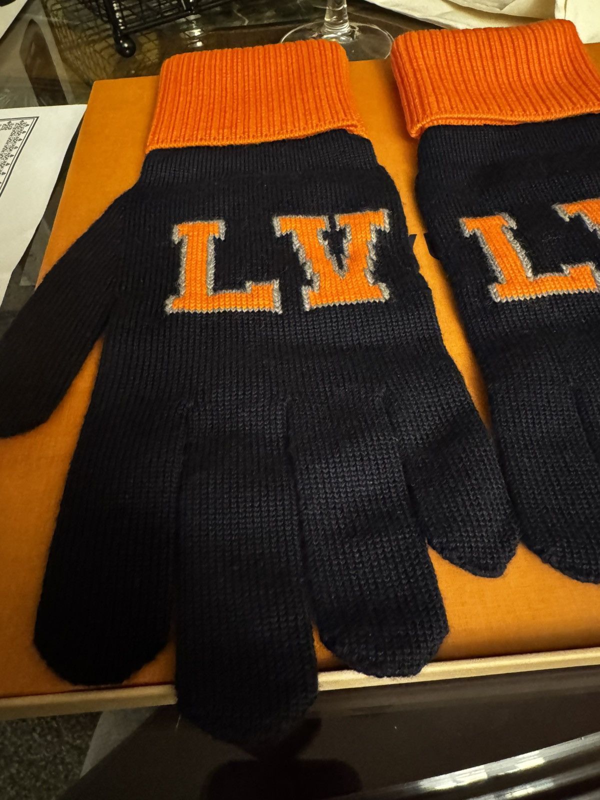 Louis Vuitton Louis Vuitton Gon Louis Marine Large Navy & Orange Gloves Size ONE SIZE - 2 Thumbnail