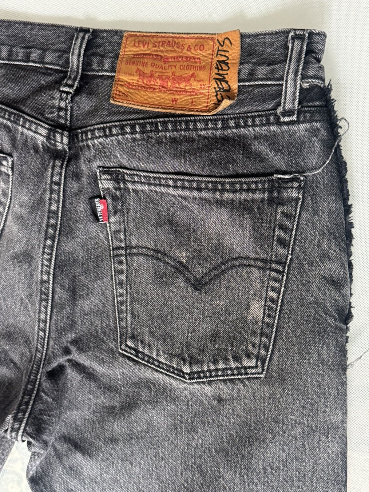 Vetements Vetements x Levi’s “615” Assymetrical Denim AW19 Size US 30 / EU 46 - 7 Thumbnail