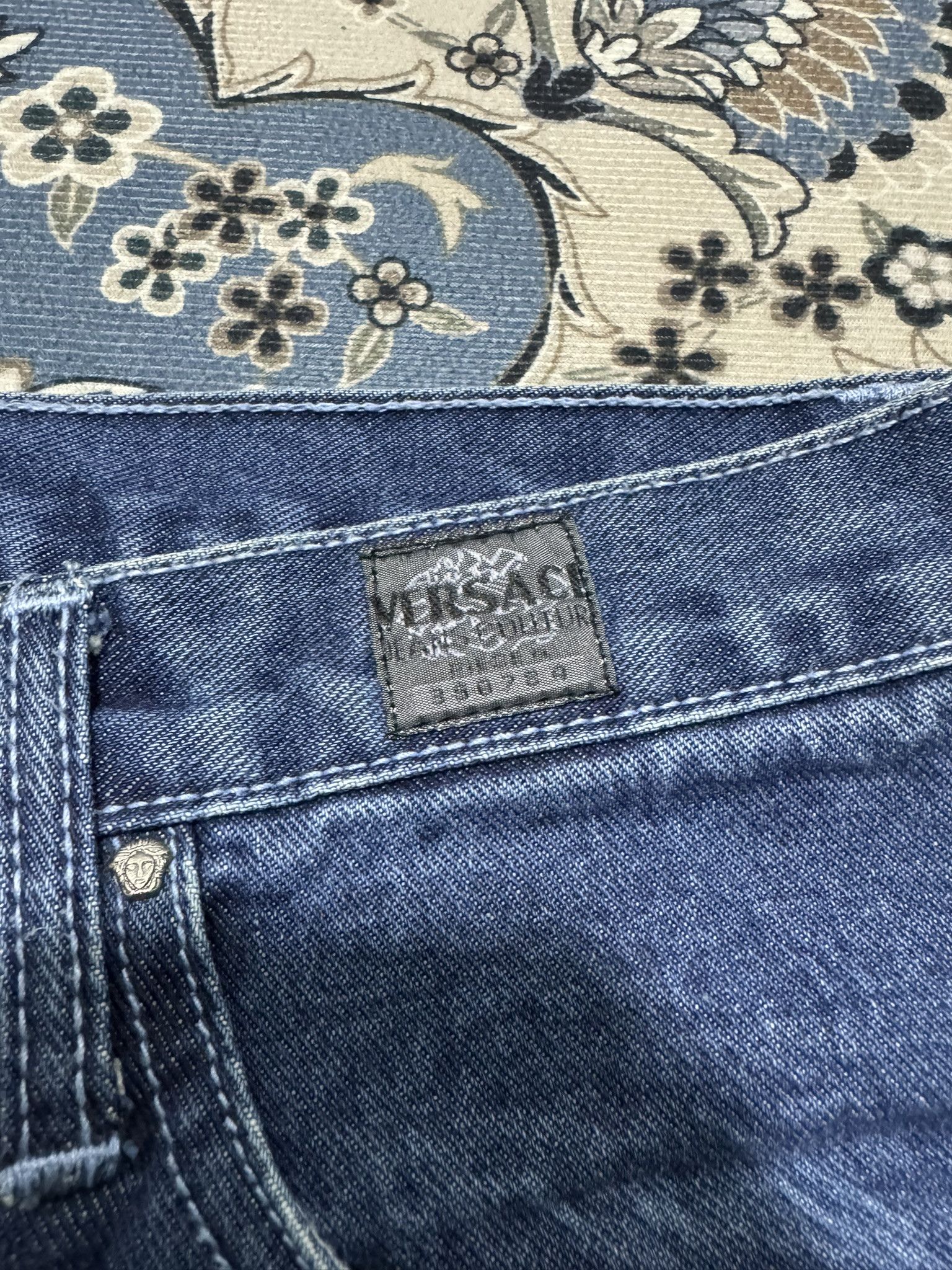 Versace × Versace Jeans Couture × Vintage Vintage Versace Jeans Couture Classic Blue Denim Jeans Size US 34 / EU 50 - 5 Thumbnail