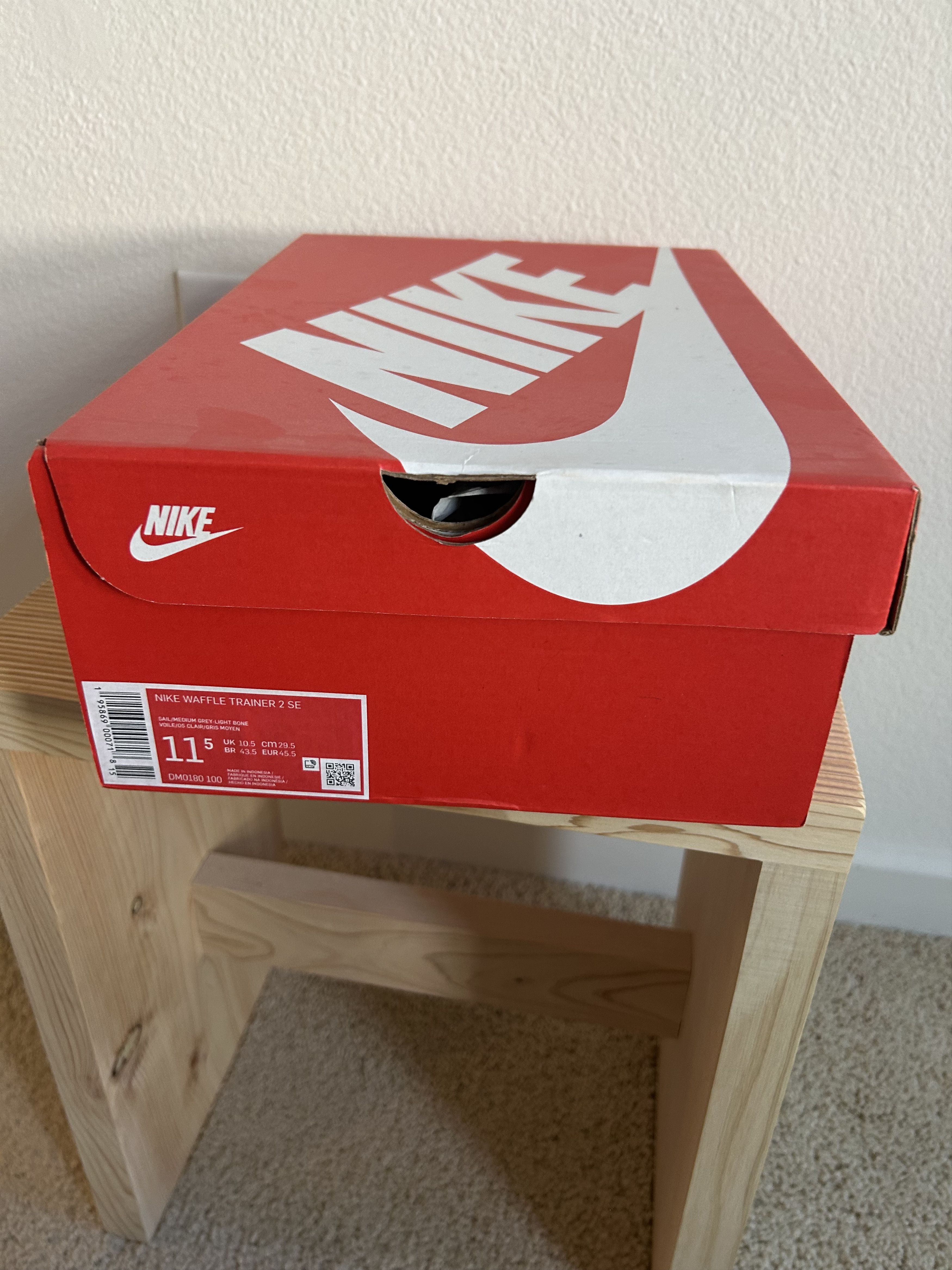 Nike NIKE WAFFLE TRAINER 2 SE Size US 11.5 / EU 44-45 - 9 Thumbnail