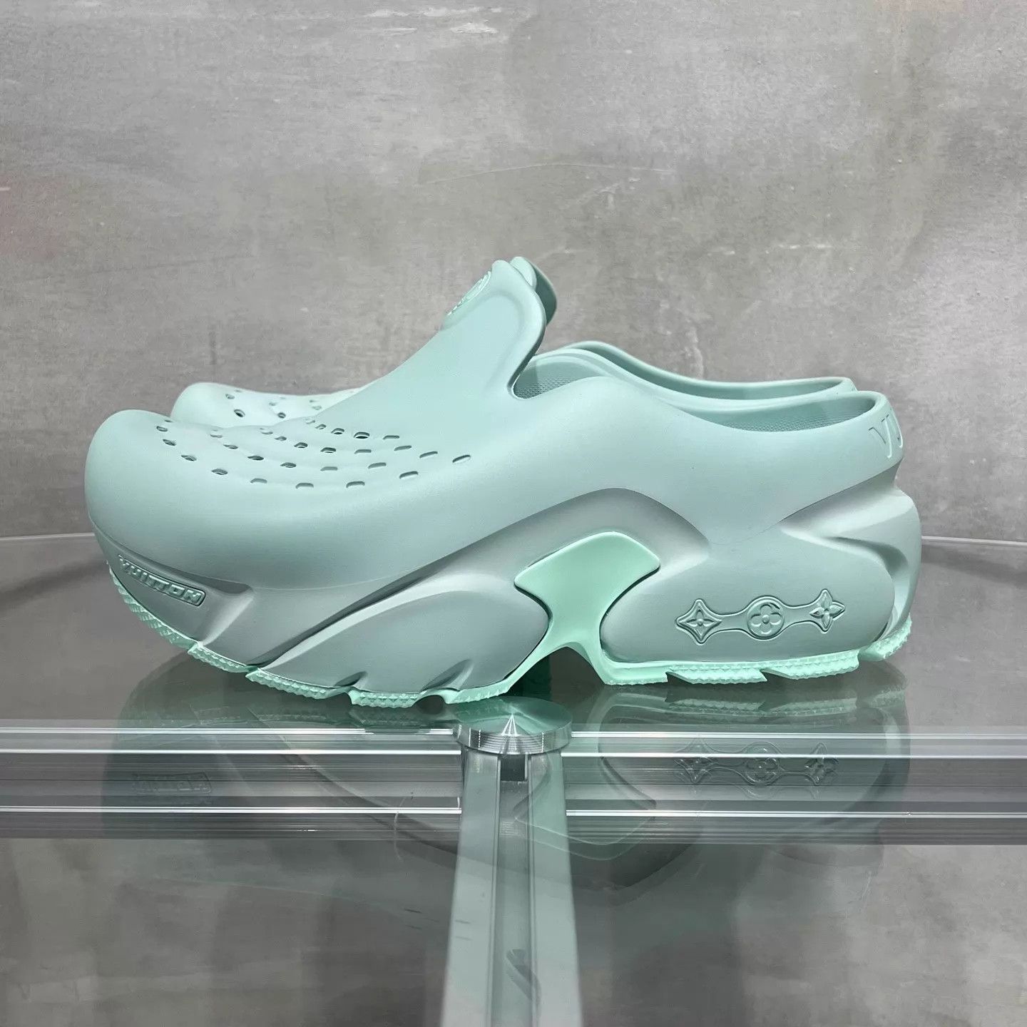 Louis Vuitton LV Shark Clogs Mint Green UK8/42 CD0395 Size US 9 / EU 42 - 3 Thumbnail