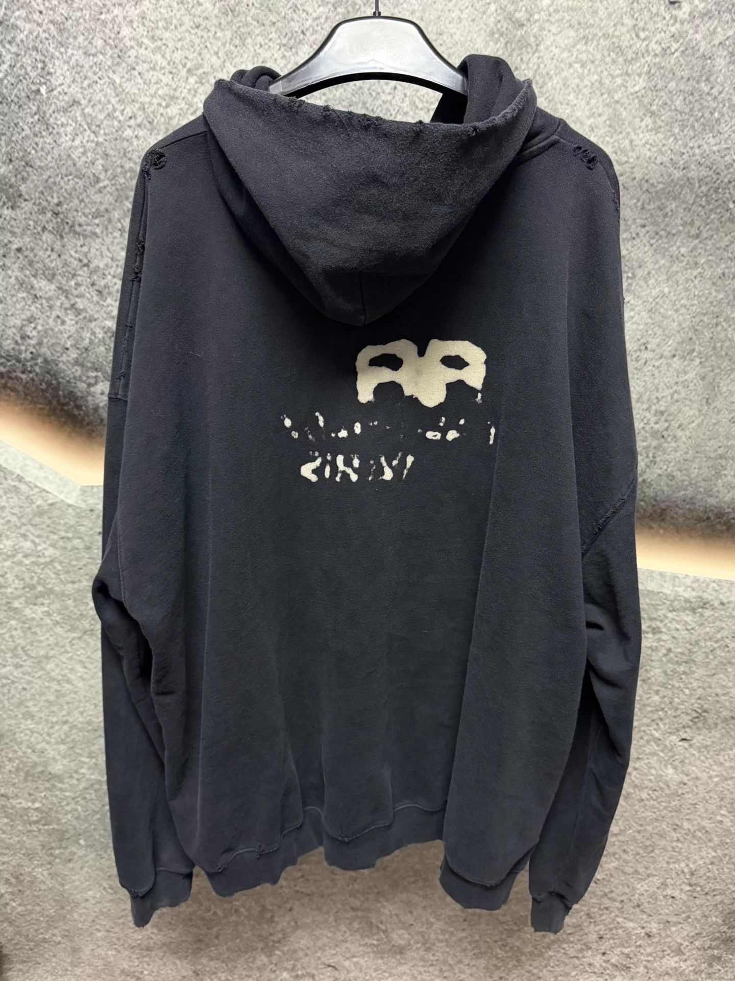 Balenciaga Balenciaga Dye Splatter Logo Sweatshirt L Size US L / EU 52-54 / 3 - 2 Thumbnail