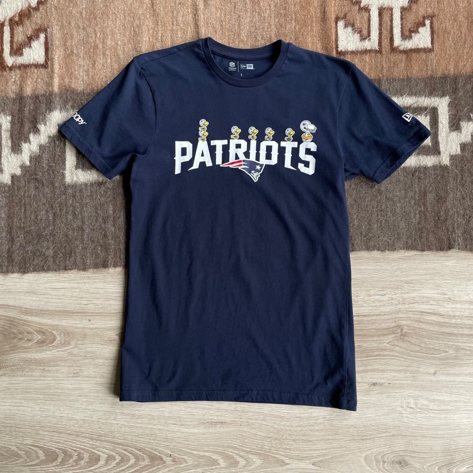 NFL New Era NFL Patriots Snoopy Peanuts Hockey T Shirt 9211AC Size US S / EU 44-46 / 1 - 3 Thumbnail
