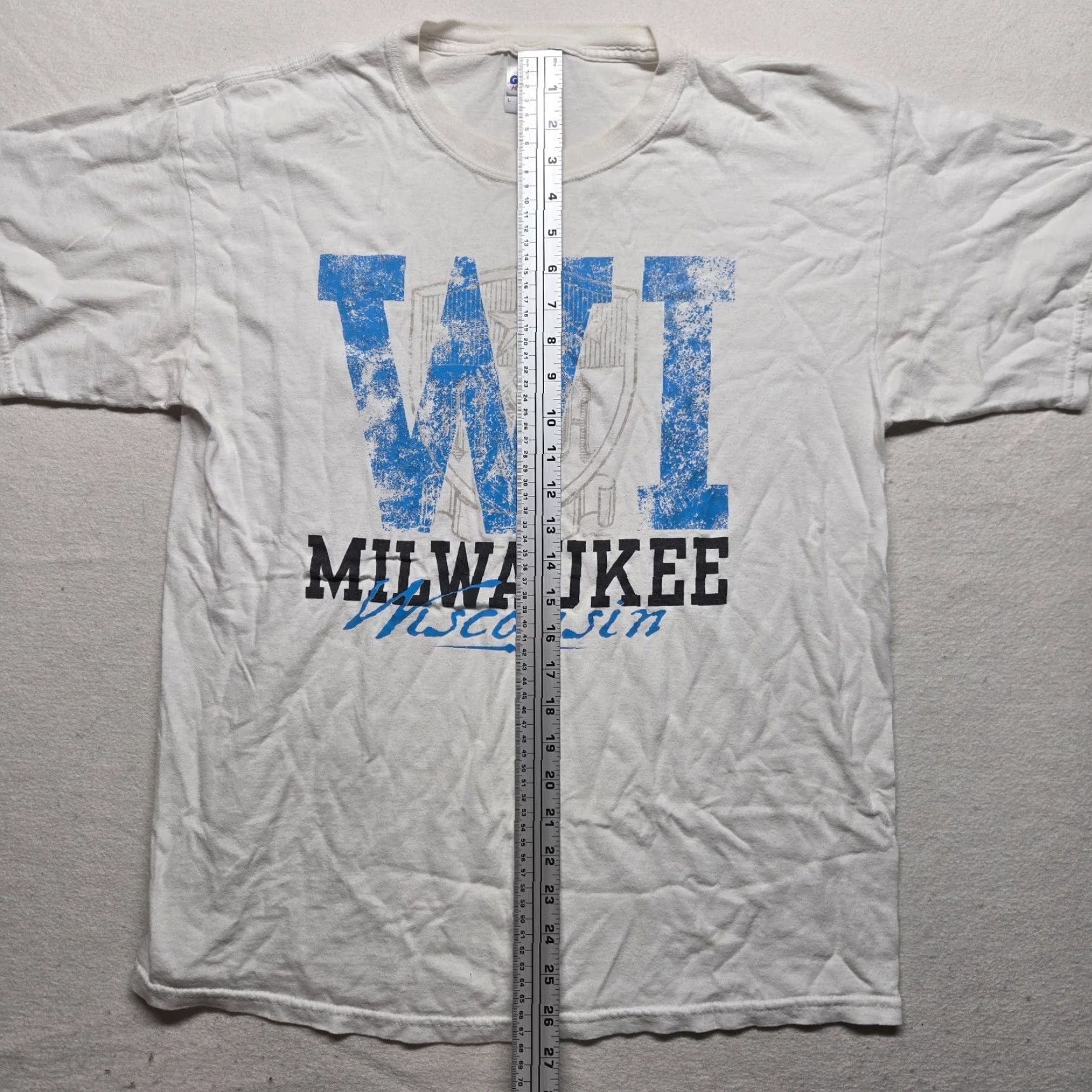 Gildan GILDAN Milwaukee Wisconsin Graphic T-Shirt White Adult Men's L Large 100% Cotton Size US L / EU 52-54 / 3 - 6 Thumbnail