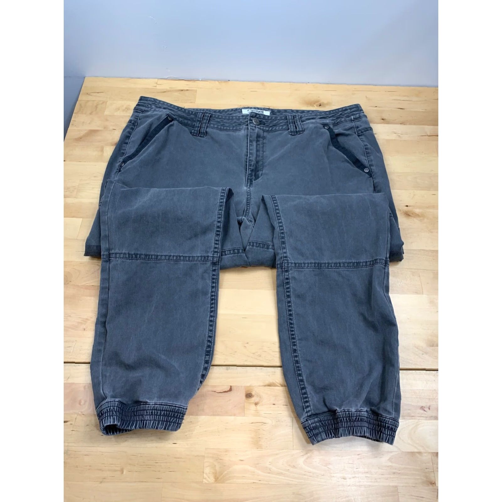 Mountain Khakis Mountain Khakis Womens Slim Fit Joggers Gray 34x26 Pants Regular Inseam 26 Jogger Womens Gray Slimming Mountain Khakis 90s? Size 24" / US 00 / IT 34 - 2 Thumbnail
