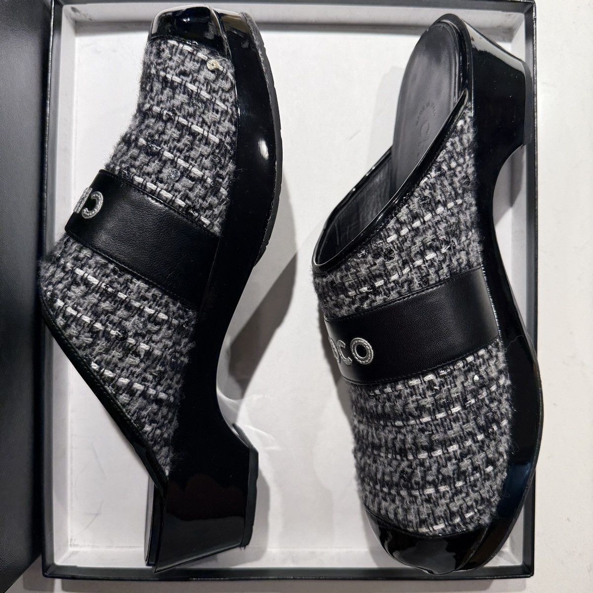 Chanel Chanel Tweed Mules 06A Size 41 Y2K Runway Collection (C3821) Size US 10 / IT 40 - 4 Thumbnail