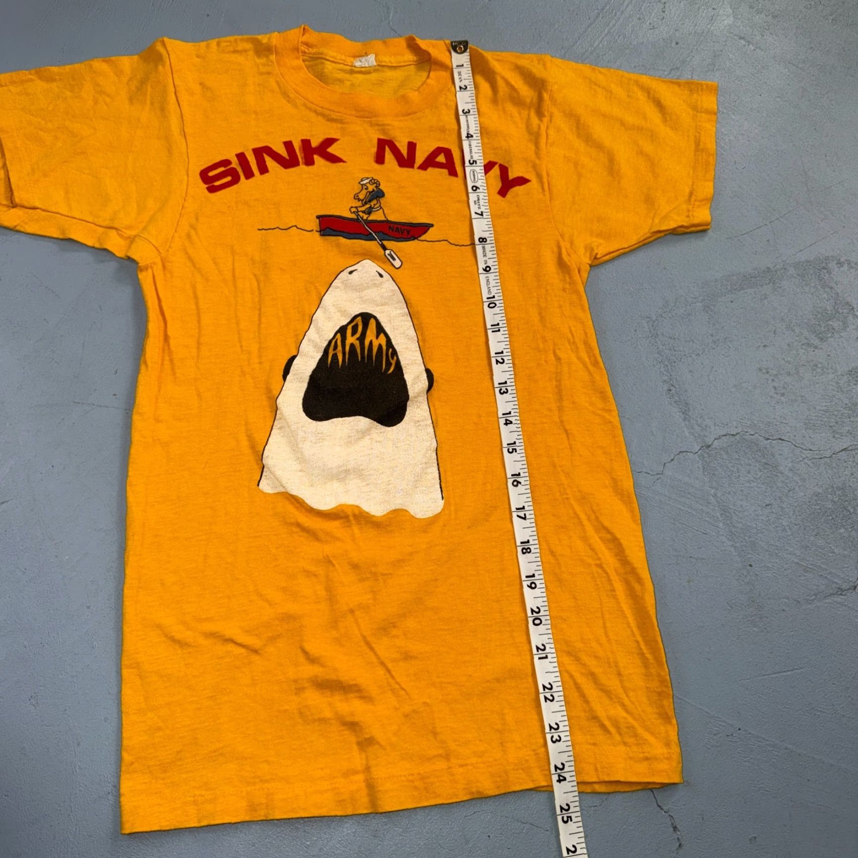 Vintage Sink Navy 1970s USN Army VTG T Shirt Yellow Jaws Shark Spoof Movie Rockabilly Shirt Mens S Yellow 70s 80s 90s Vintage Size US S / EU 44-46 / 1 - 4 Thumbnail