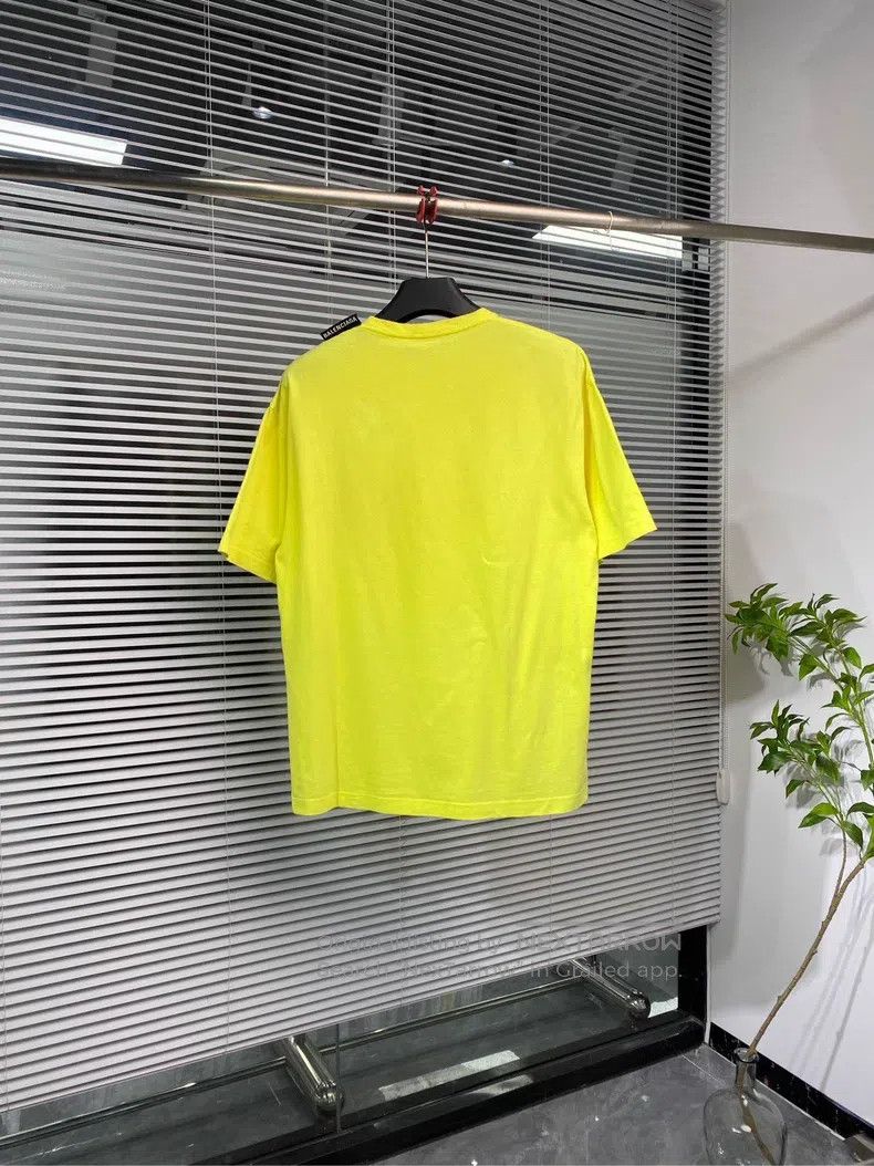Balenciaga Balenciaga Yellow Short Sleeve T-Shirt with Shoulder Badge Size US XXS / EU 40 - 2 Thumbnail