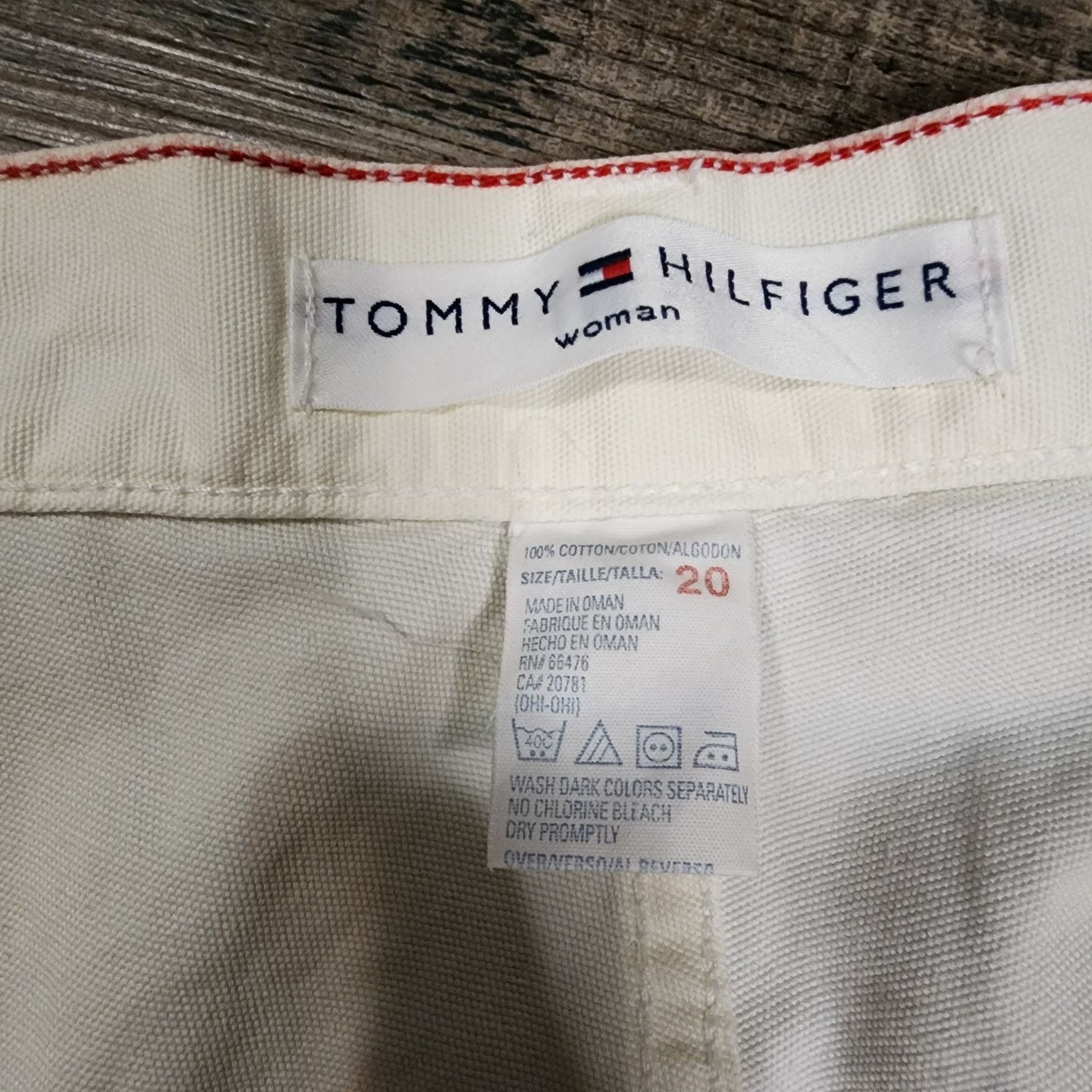 Tommy Hilfiger NWT Tommy Hilfiger womens bermuda shorts offwhite sz20 2369 Size 42" / US 20 - 5 Thumbnail