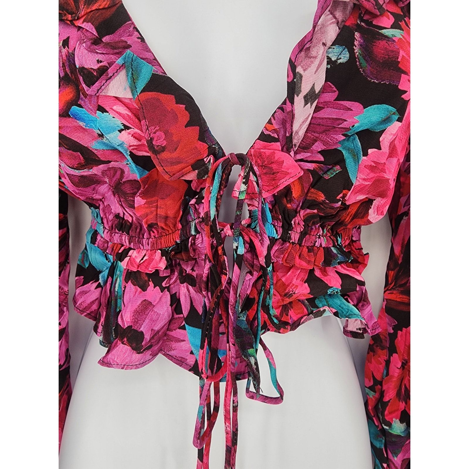 For Love & Lemons For Love & Lemons Floral Ruffle "Scarlett" Crop Top Size XS Size XS / US 0-2 / IT 36-38 - 7 Thumbnail