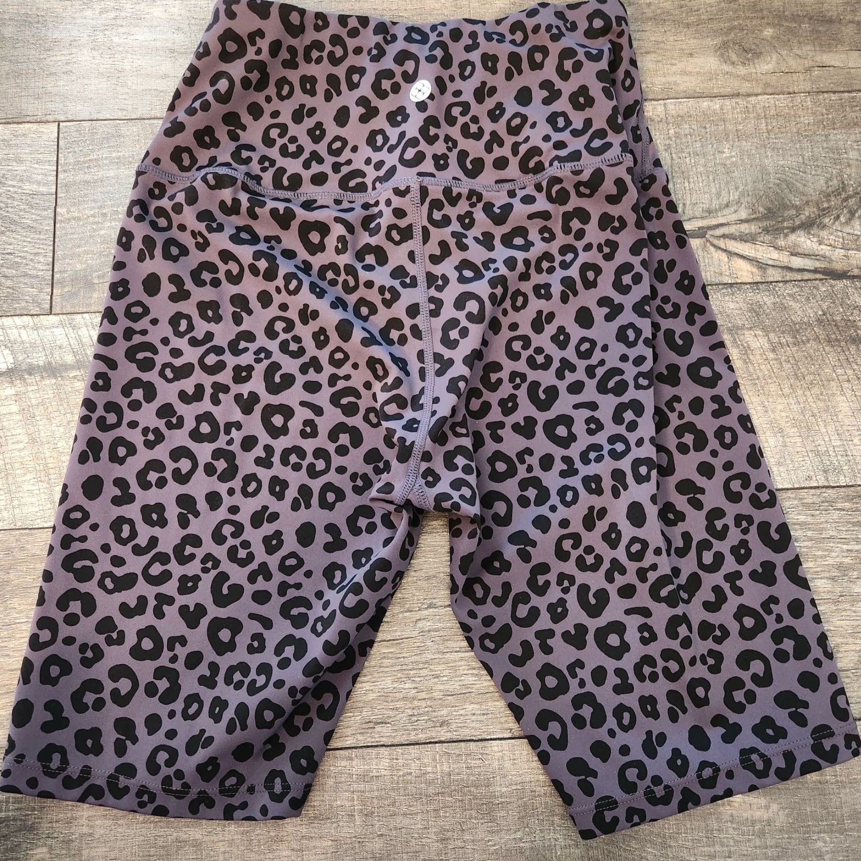 Vintage AJISAI Women's S 8.5 in Cheetah Compression Yoga Running Workout Biker Shorts Size 28" / US 6 / IT 42 - 2 Thumbnail