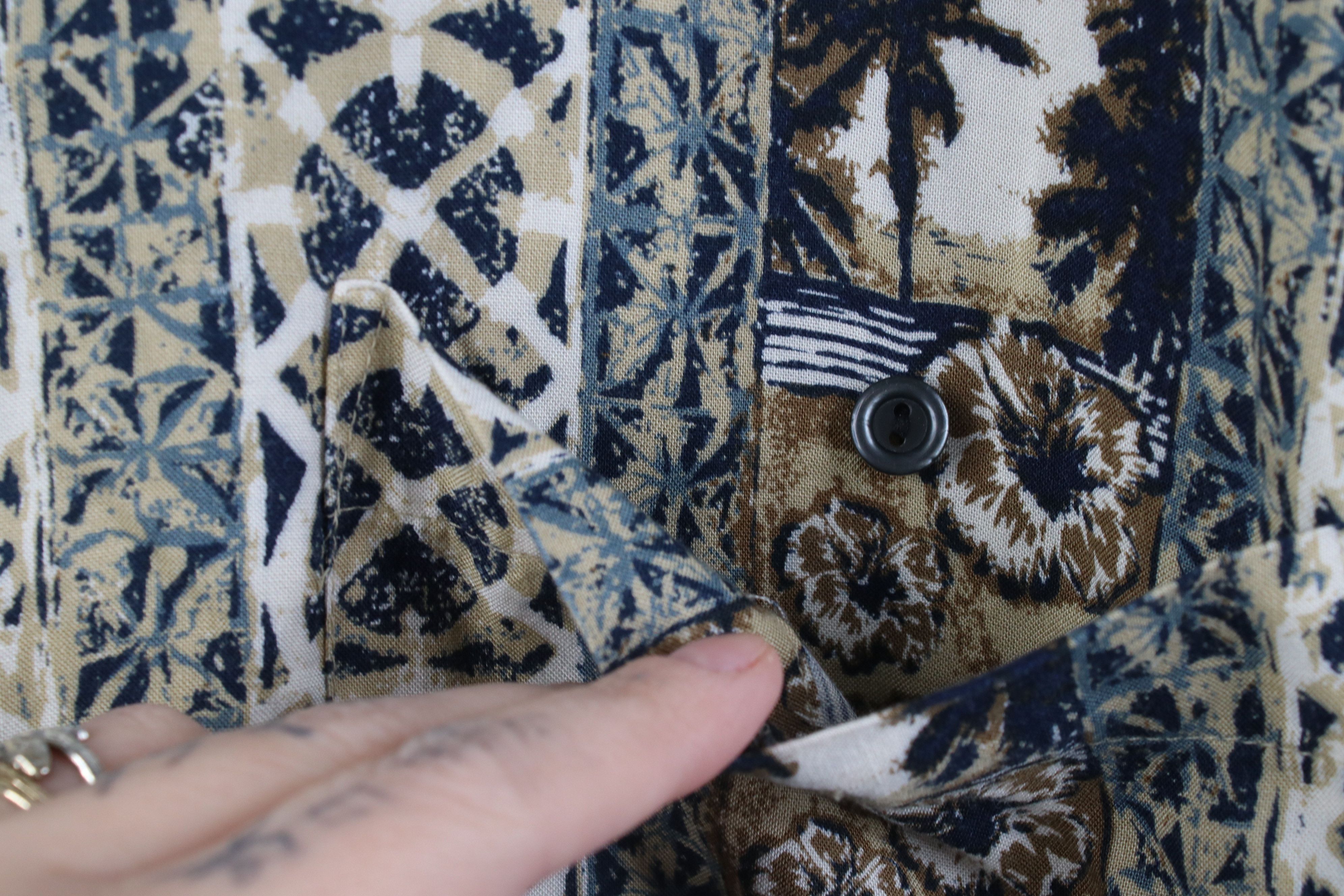 Vintage Vintage 90s Streetwear Flower Short Sleeve Button Shirt Size US XL / EU 56 / 4 - 5 Thumbnail