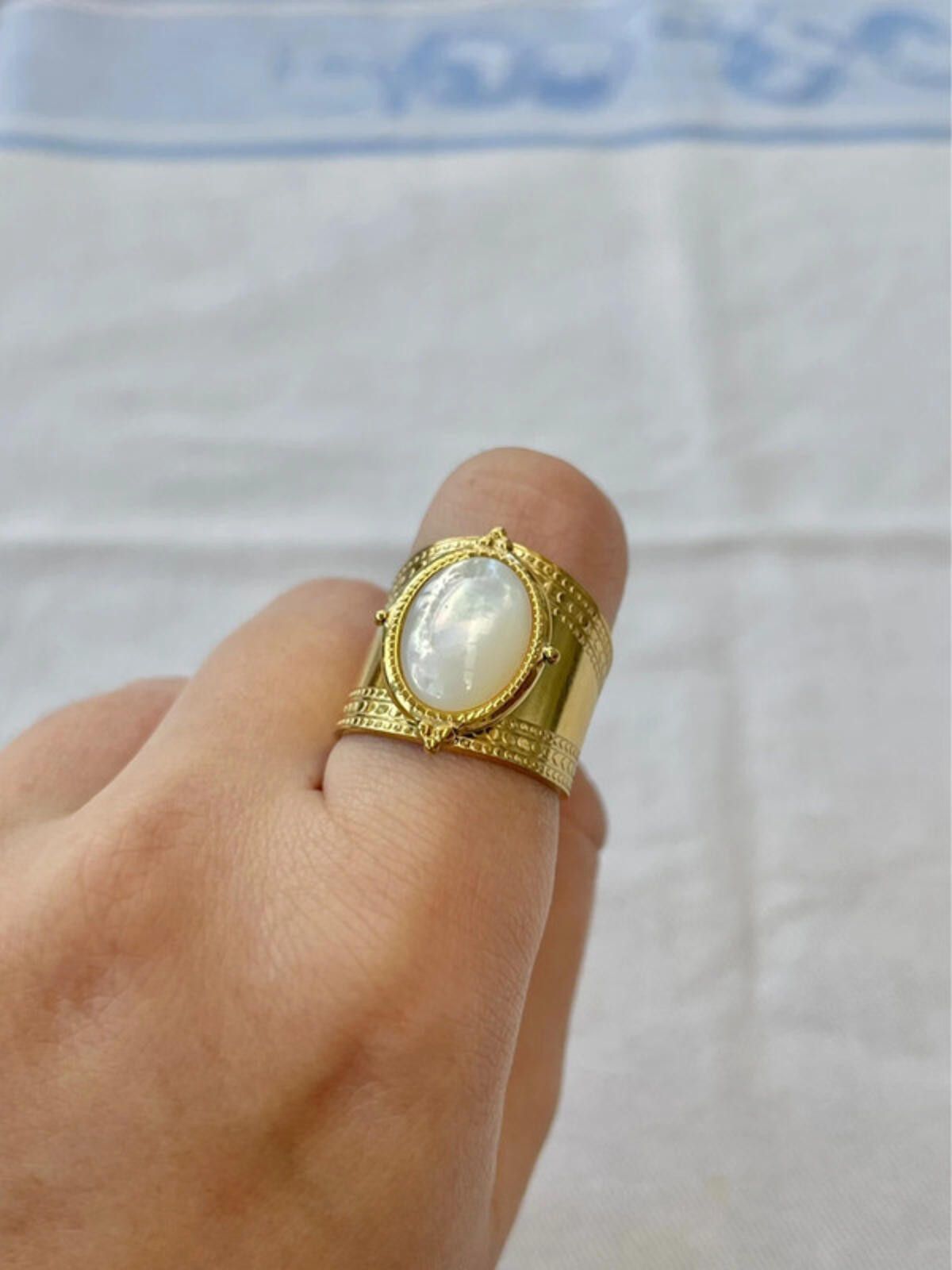 Other Gold plated white oval antique vintage style pearl ring Size ONE SIZE - 4 Thumbnail