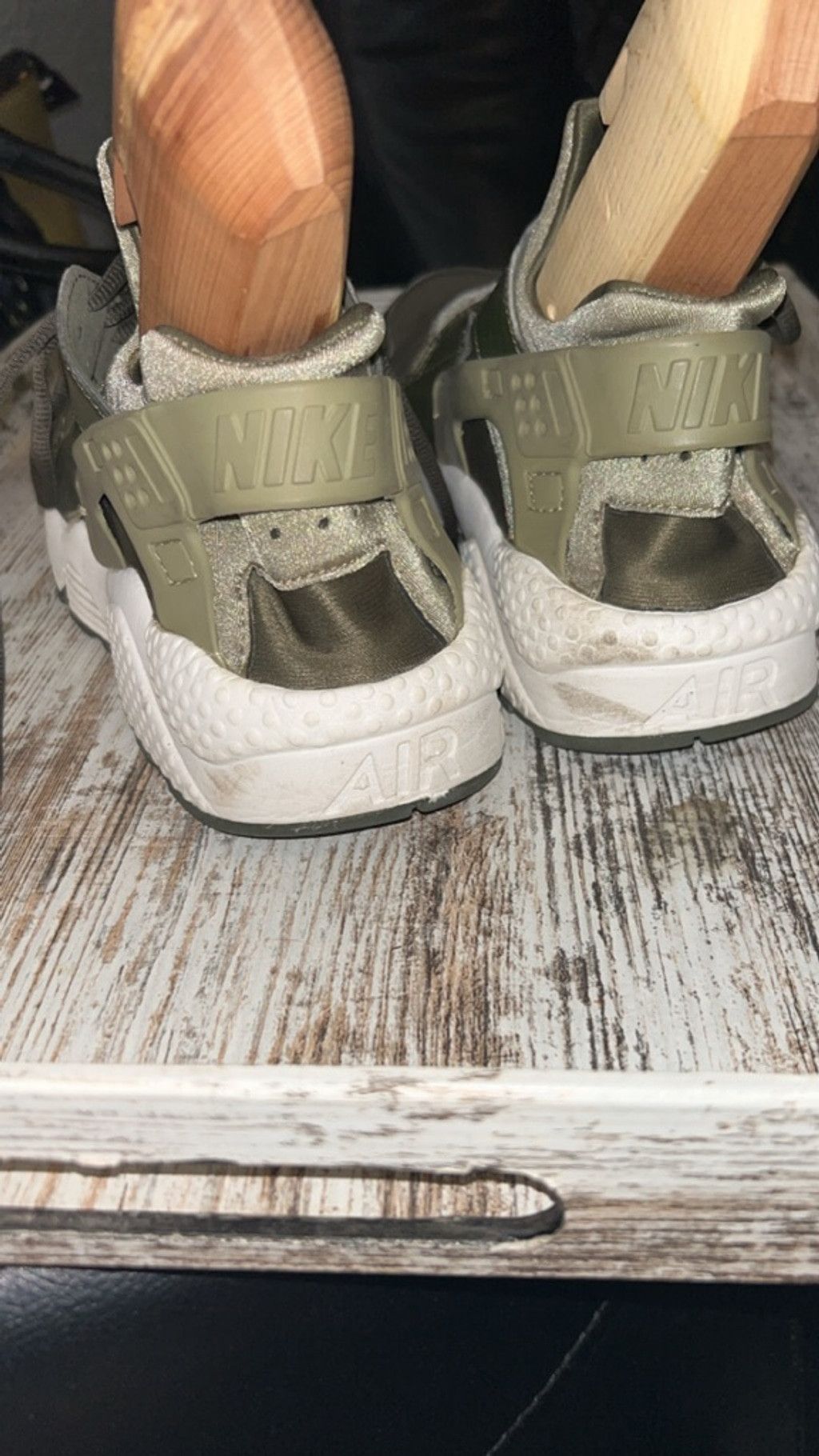 Nike Men's Nike Huarache Sneakers Size 10 Green White Size US 10 / EU 43 - 2 Thumbnail