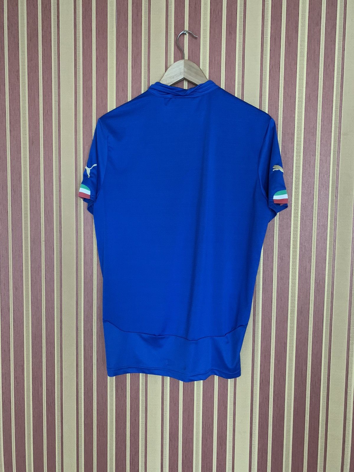 Puma ITALY NATIONAL TEAM 2014/2015/2016 HOME FOOTBALL SHIRT PUMA Size US M / EU 48-50 / 2 - 9 Thumbnail