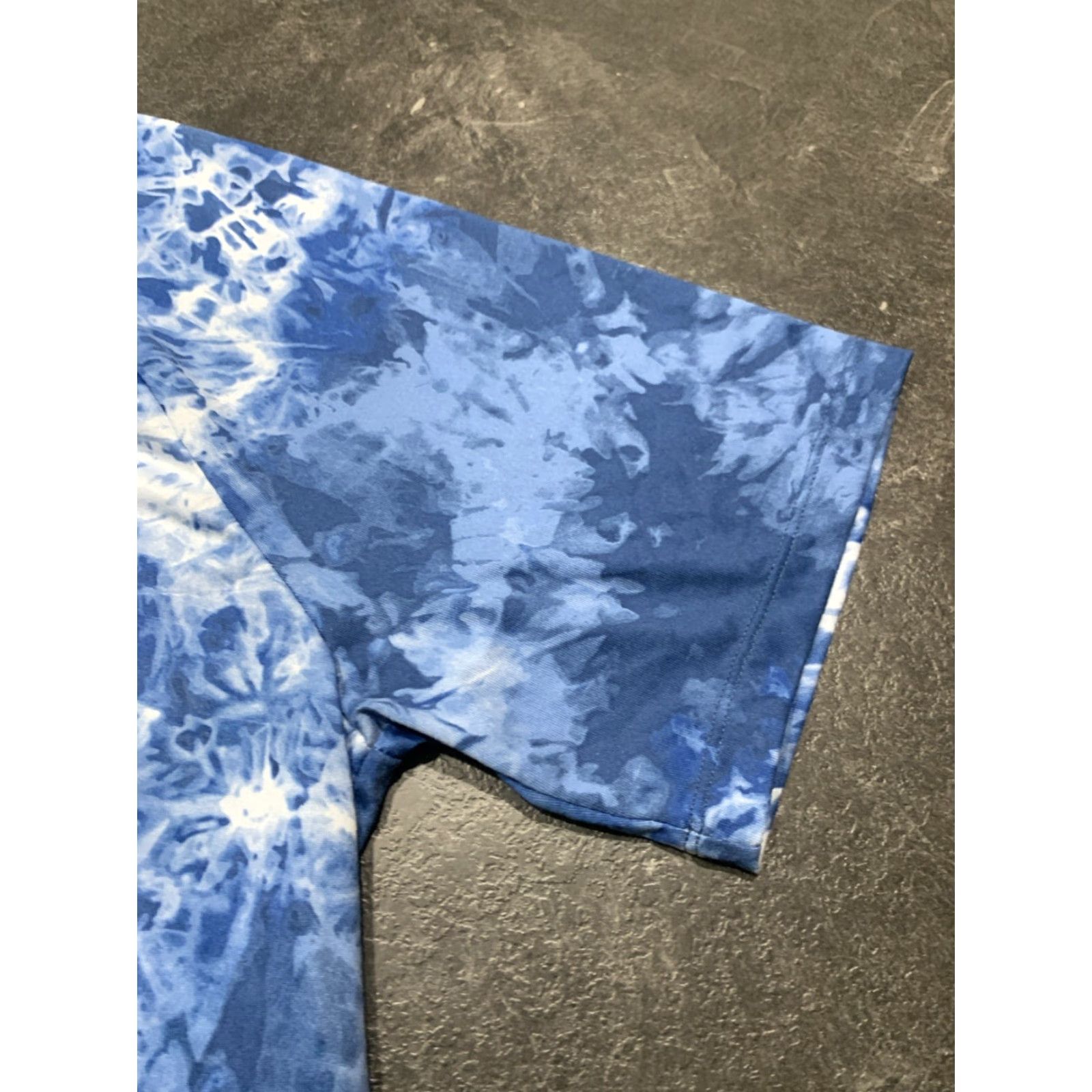 Under Armour Under Armour Shirt Colorful Geometric Blue Large L Short Sleeve Crew Neck Mens T-Shirt Size US L / EU 52-54 / 3 - 2 Thumbnail