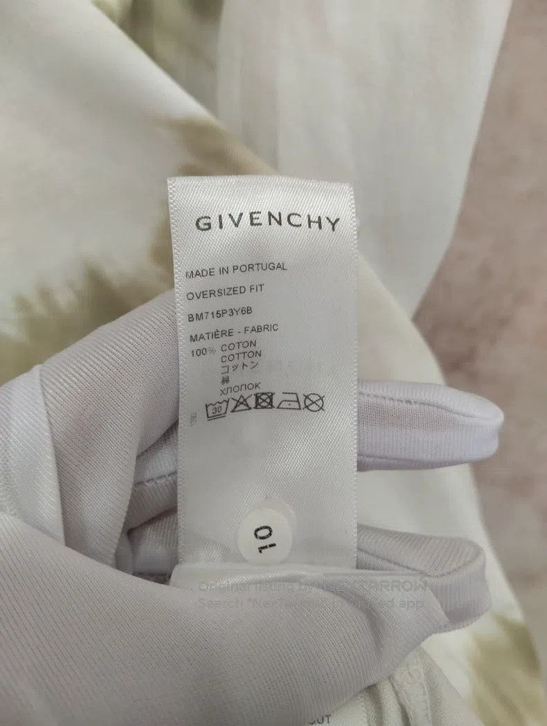 Givenchy Givenchy T-Shirt in Size L Size US L / EU 52-54 / 3 - 5 Thumbnail