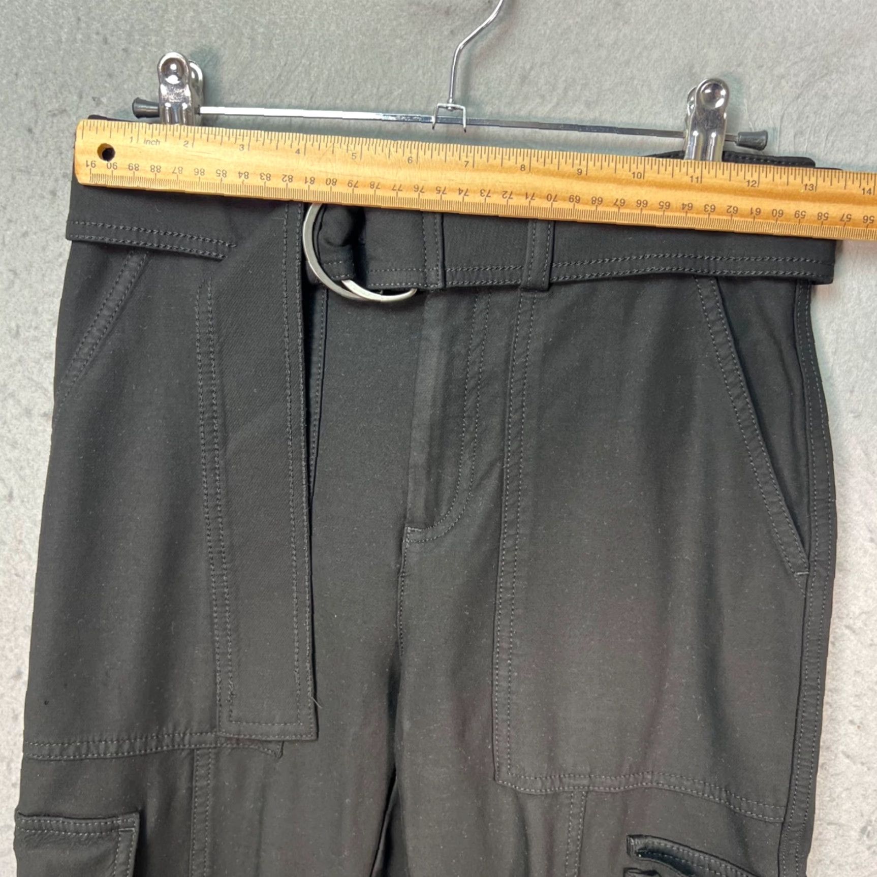 Banana Republic Banana Republic Black Cargo Pants Belted Waist Womens Size 0 Pants Black Cargo Women's 0 Belted Pockets Tapered Inseam 25 High Rise Vintage No Size 25" / US 0 / IT 36 - 5 Thumbnail