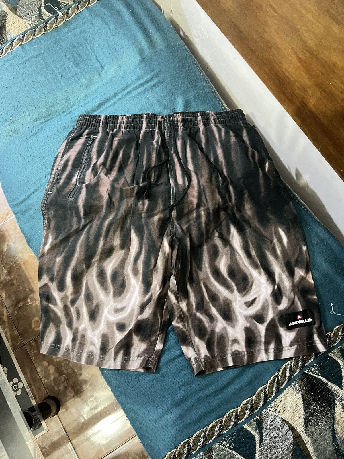 Airwalk × If Six Was Nine × Seditionaries airwalk shorts flame Size US 35 - 1 Thumbnail