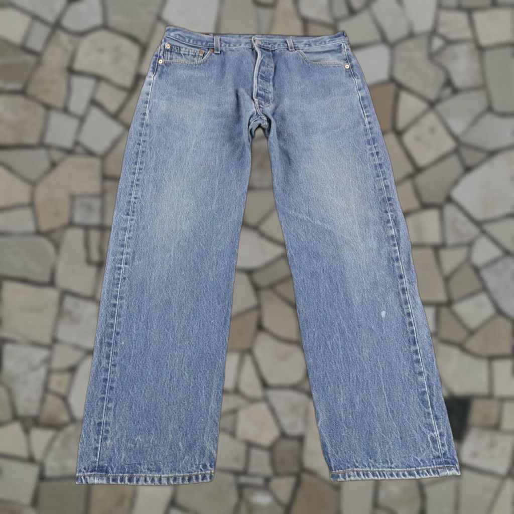 Levi's VINTAGE Levi's Jeans Men 38x32 Blue Denim 501 Button Fly Red Tab Straight Y2K Style 501 Series Mens Regular Size 38x32 Blue Cotton Denim Jeans Size US 35 - 1 Thumbnail