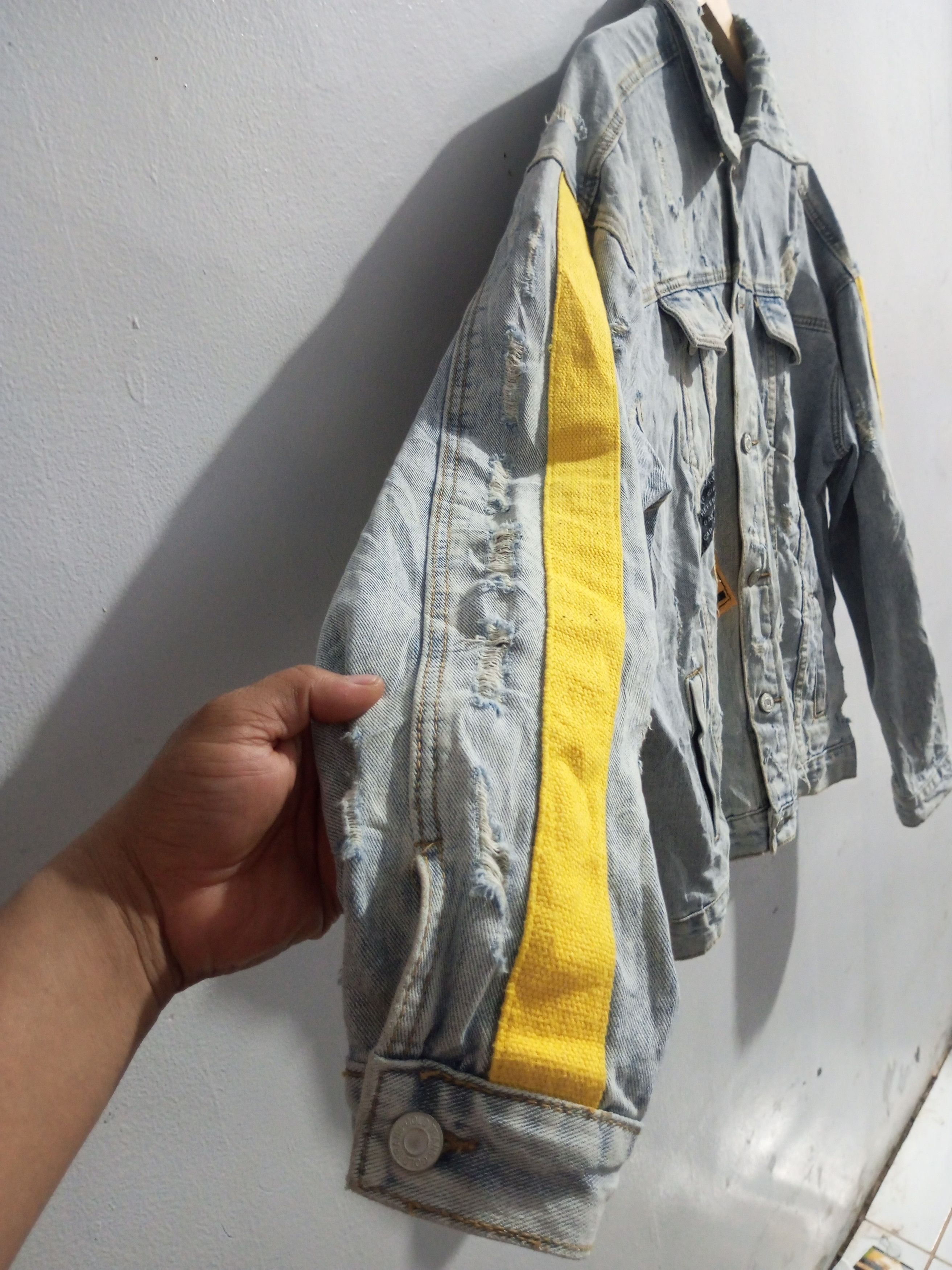 Japanese Brand × Vintage Vintage vampire weekend distressed denim trucker jacket Size US XL / EU 56 / 4 - 6 Thumbnail