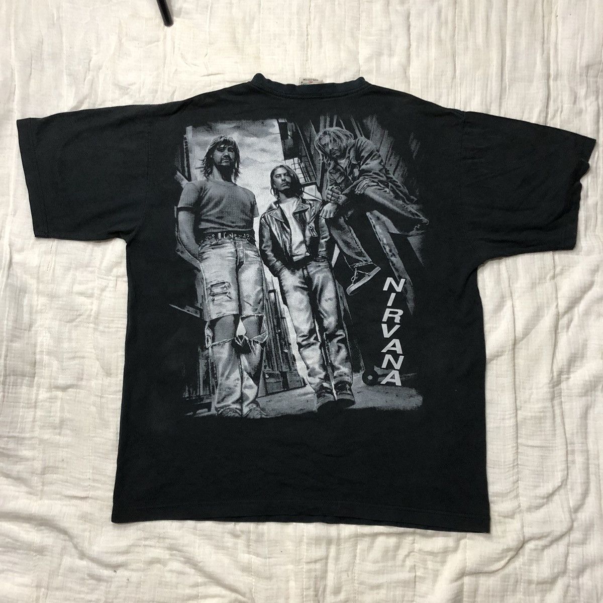 Band Tees Vintage 90s Nirvana Kurt Cobain ERD GRUNGE Rare T Shirt Size US XL / EU 56 / 4 - 3 Thumbnail