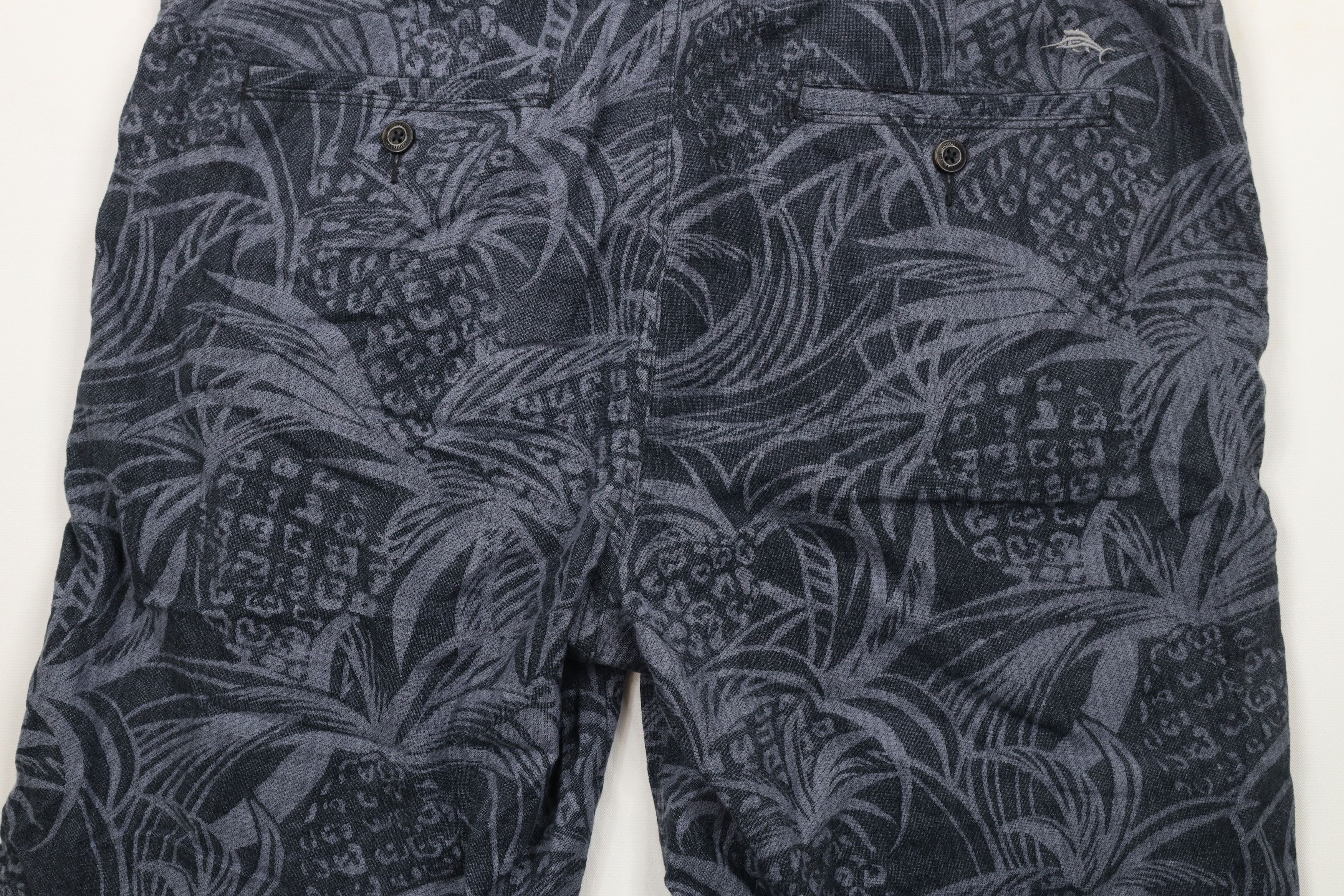 Tommy Bahama × Vintage Vintage Tommy Bahama Blend Pineapple Above Knee Shorts Gray Size US 35 - 11 Thumbnail