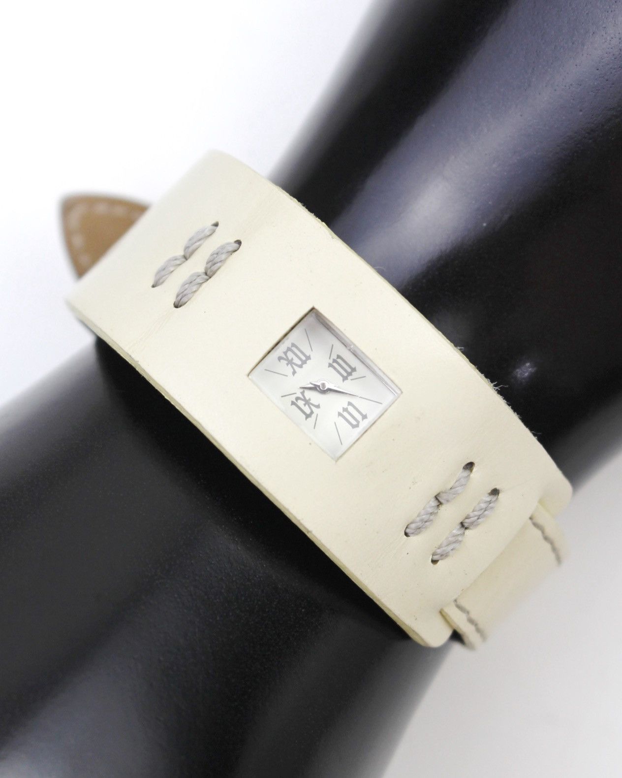 Issey Miyake × Seiko 2000S CABANE DE ZUCCA SEIKO MILK LEATHER CUFF WATCH Size ONE SIZE - 3 Thumbnail