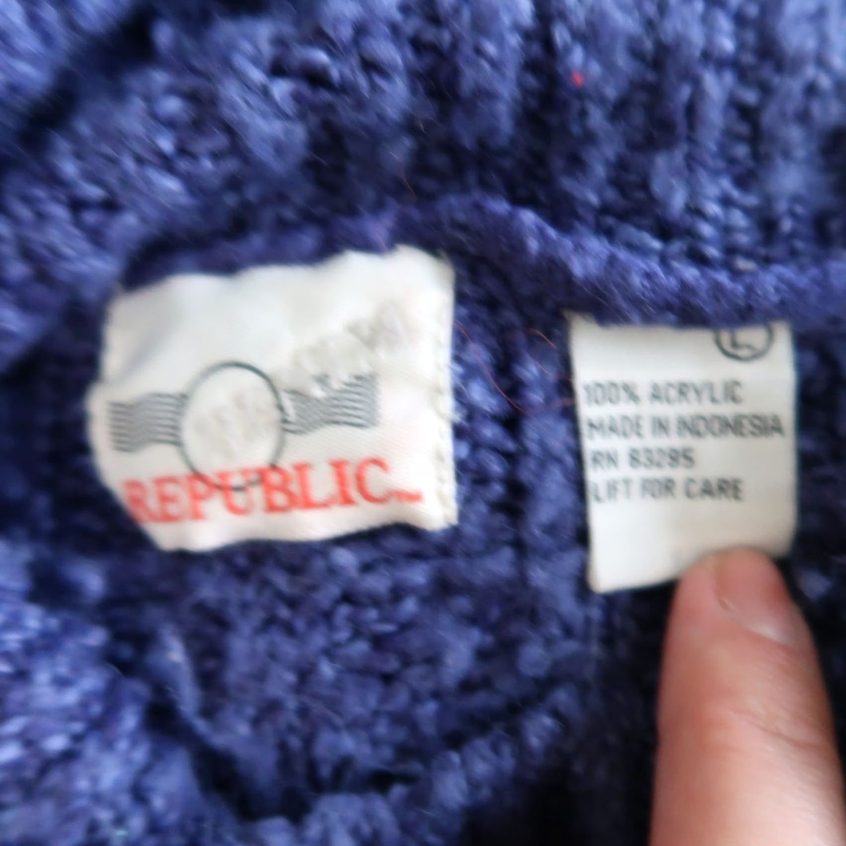 Vintage VINTAGE 90s Navy Blue Heathered Slouchy Turtleneck Knit Sweater L Women Dolman Sleeve Pullover Size L / US 10 / IT 46 - 6 Thumbnail