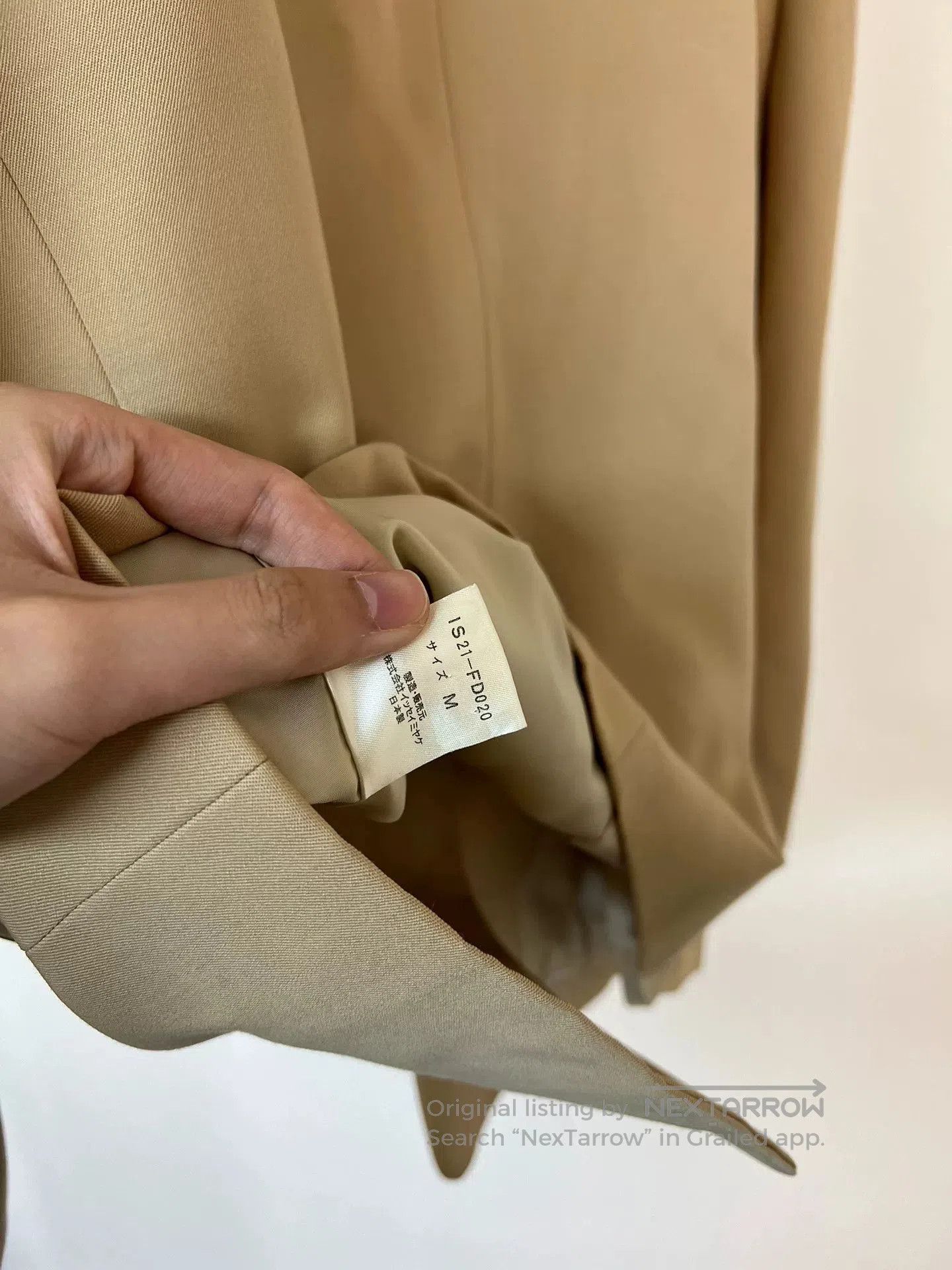 Issey Miyake Issey Miyake Beige Shoulder Pad Blazer. Size US M / EU 48-50 / 2 - 5 Thumbnail