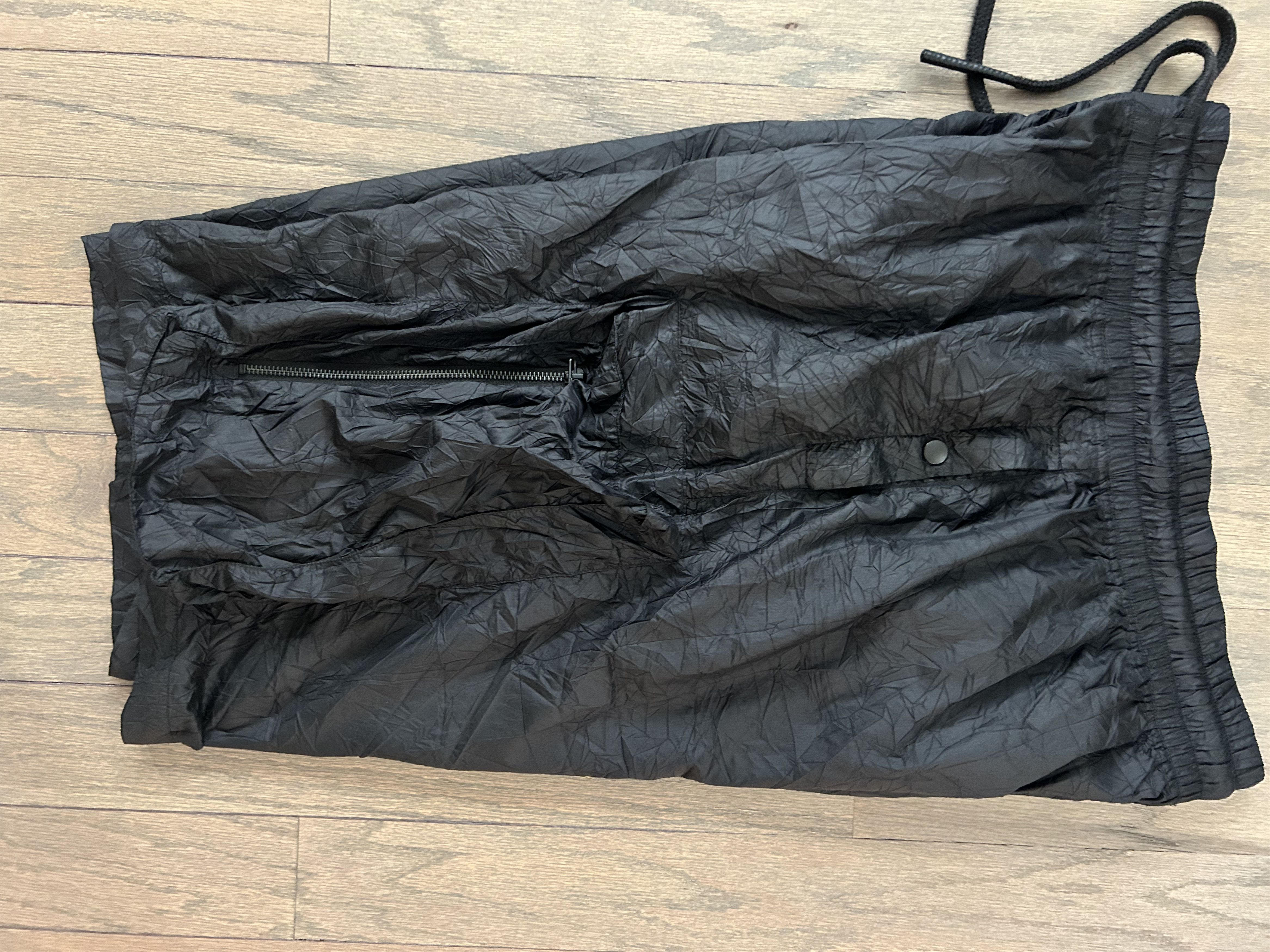 Barbara I Gongini Barbara I Gongini Black Crinkle Nylon Shorts Size US 32 / EU 48 - 7 Thumbnail