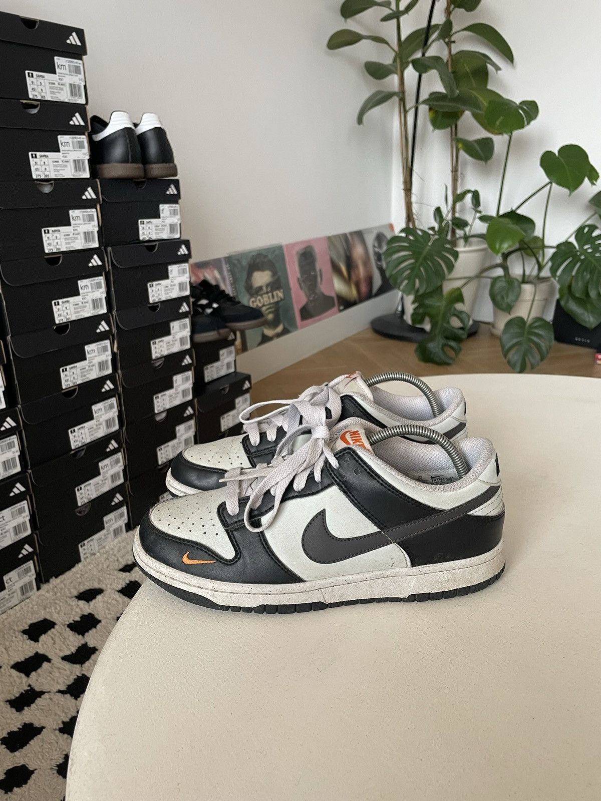 Nike 6Y (GS) Nike Dunk Low Mini Swoosh Sneakers Streetwear Hype Size US 6 / EU 39 - 1 Thumbnail