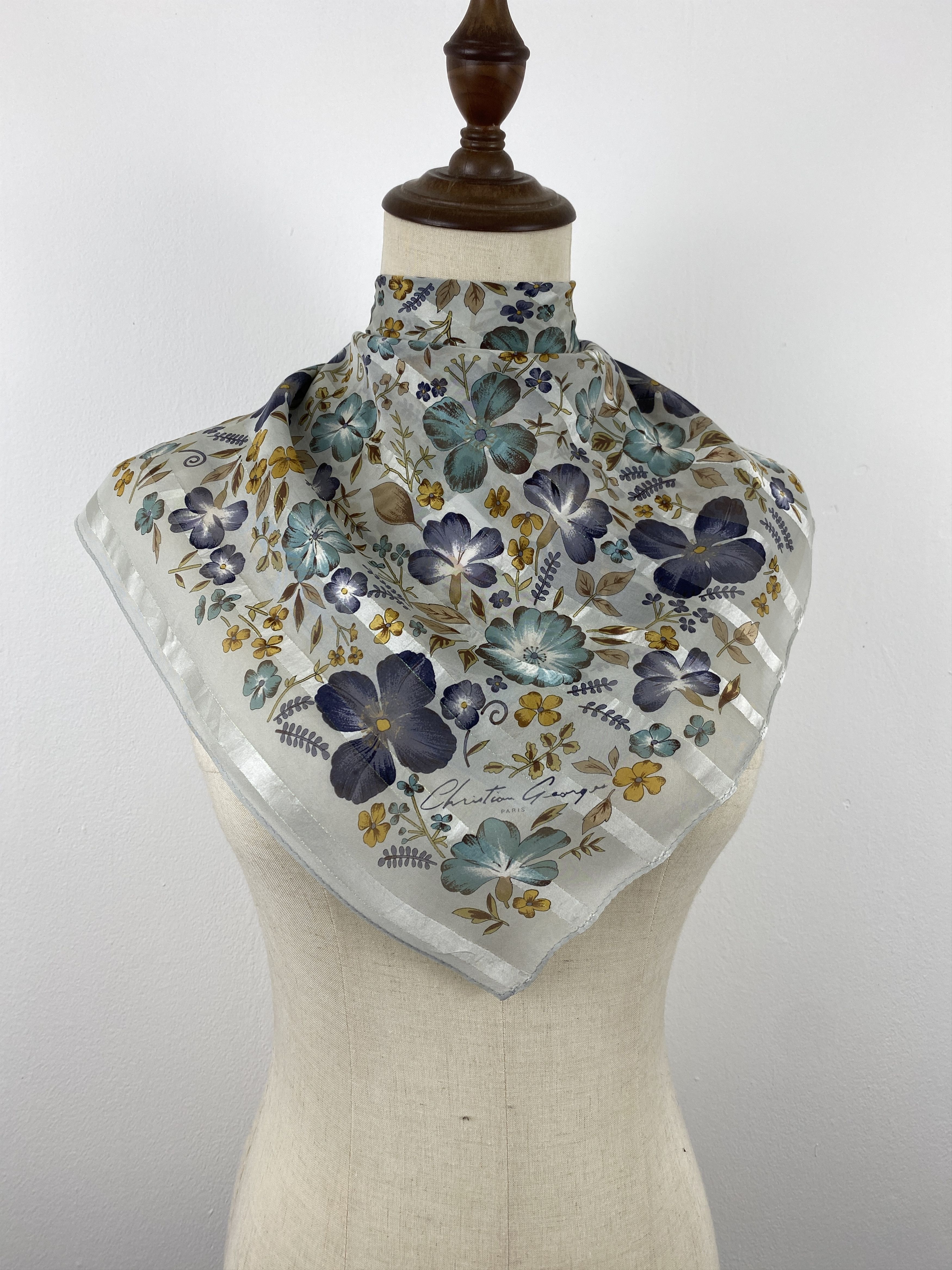 Other Vintage Christian Georges Paris Silk Scarf SN0160 Size ONE SIZE - 2 Thumbnail